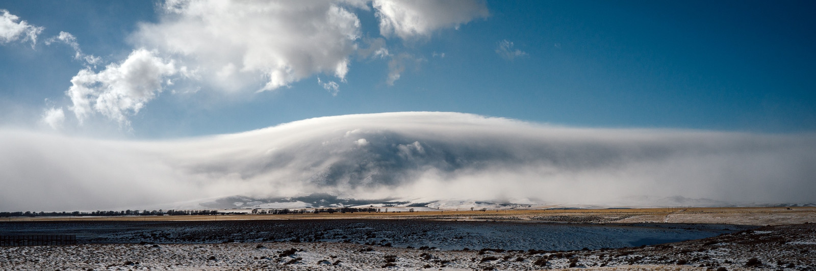 แสงแดด, แนวนอน, ทะเล, น้ำ, ธรรมชาติ, การสะท้อน, ท้องฟ้า, หิมะ, เช้า, หมอก, ขอบฟ้า, บรรยากาศ, จอภาพคู่, เมฆ, ภูเขา, สภาพอากาศ, รุ่งอรุณ, มหาสมุทร, คลื่น, น้ำพุร้อน, ปรากฏการณ์บรรยากาศ, ภูมิประเทศ, เนื้อน้ำ, คลื่นลม, ปรากฏการณ์ทางอุตุนิยมวิทยา