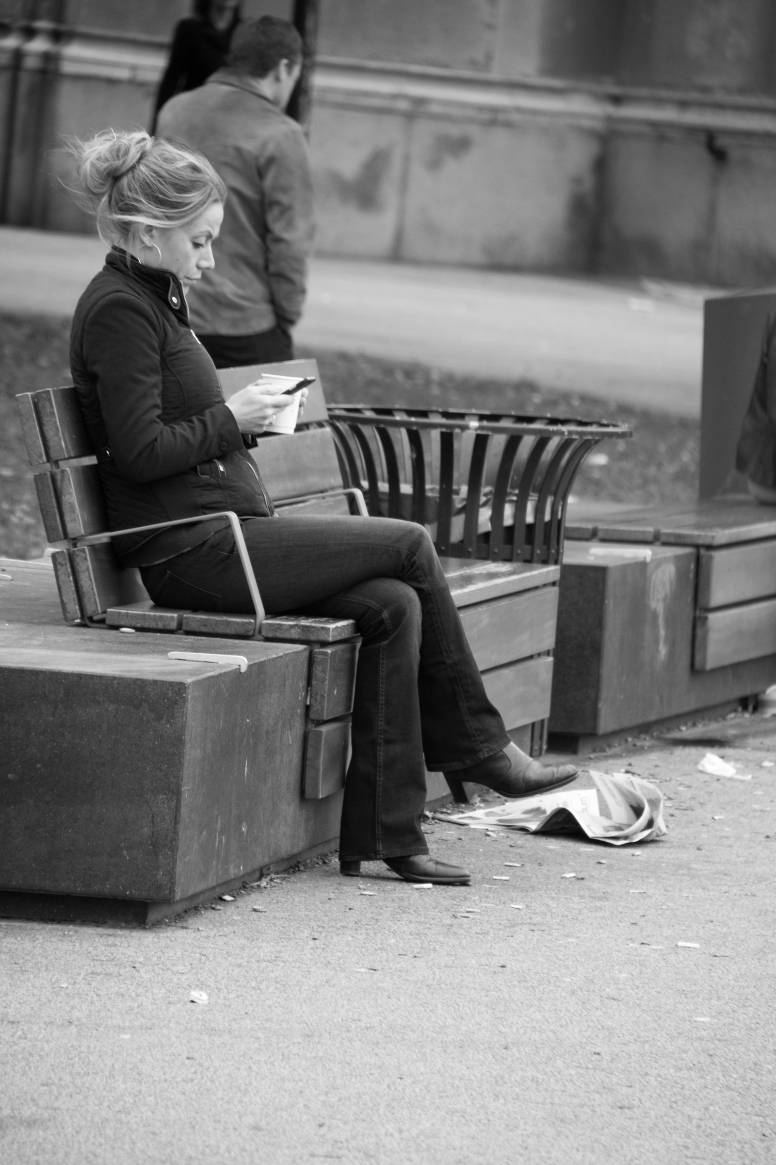 lidé, bílý, Černá, černobílý, ulice, sedící, silnice, fotografování, Osoba, infrastruktura, Černý a bílý, tělesné, muž, Malmo, m nniskor, svartvitt, gatufoto, fotografie, exif modelu canoneos760d, geocountry, Kamera aby kánon, geocity, Model fotoaparátu canoneos760d, geostate, geolocation, EXIF čočka efs18200mmf3556is, EXIF otvor 56, exif focallength 200mm, exif aby kánon, exif isospeed 800, streetphotography, Černý a bílý, monochromatické fotografování, lidských pozice, Film noir