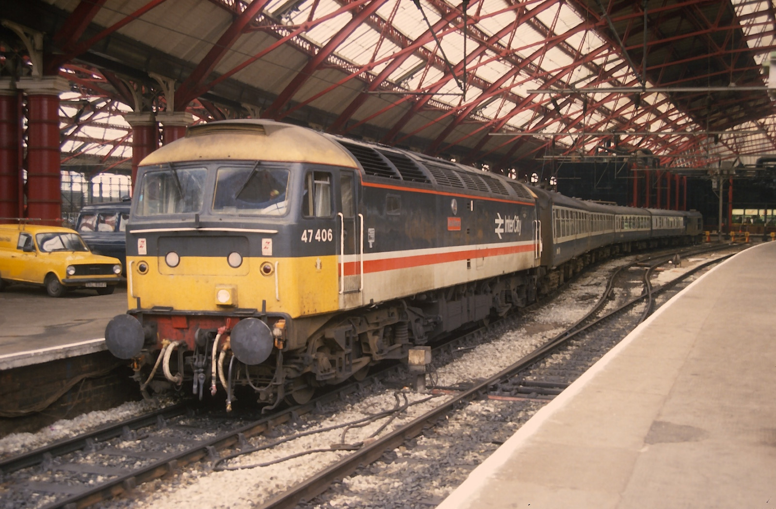 vozidlo, vlak, vlakové nádraží, doprava, lokomotiva, Liverpool, Cestující, Vauxhall, dráha, Sheffield, Metropolitní oblast, pozemní vozidla, veřejná doprava, železniční doprava, kolejová vozidla, osobní automobil, železniční vůz, Merseyside, British Rail, class47, 47406, liverpoollimestreet, 1e45, bedfordhavan, bedfordha, 474