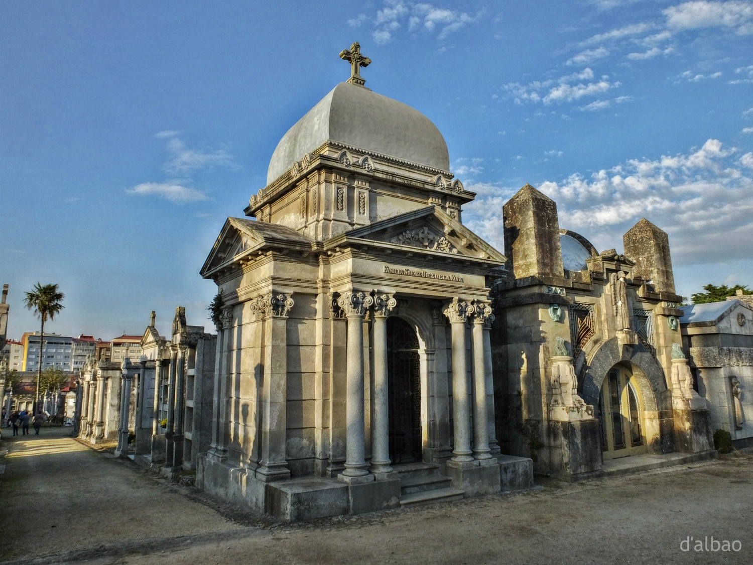 budova, nebe, smrt, hřbitov, hrdost, třídy, mauzoleum, rovnost, panteon, fuji, fasáda, turistická atrakce, dávná historie, historické místo, archeologické naleziště, zájezdy, místo uctívání, dalbao, francodalbao, byzantská architektura, vznešený domov, starověké římské architektury, Cementerio, klasické architektury, středověká architektura, muerte, Igualdad, pante n, třídách, soberbia, vanidad