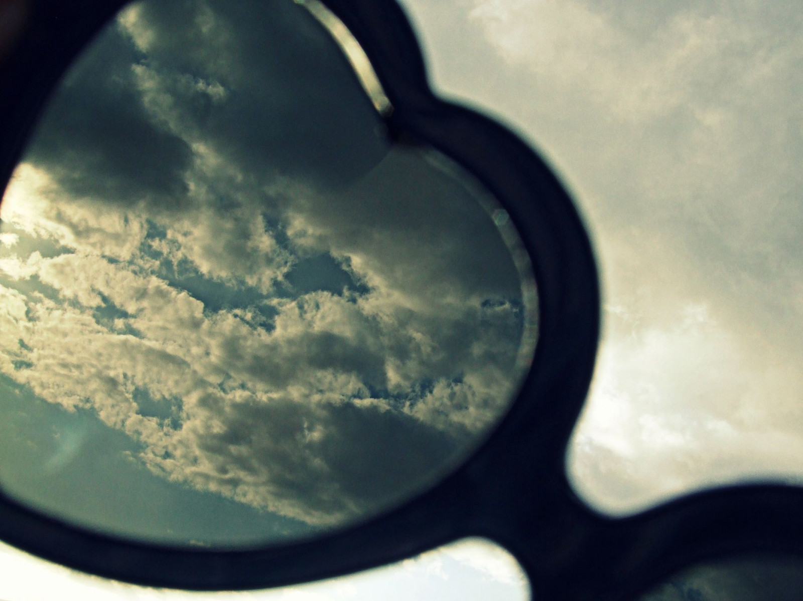 sluneční brýle, planeta, srdce, odraz, nebe, fotografování, Země, modrý, sklenka, kruh, azul, mrak, oko, cielo, mraky, tvar, Atmosféra Země, orgán, zblízka, makro fotografie, gafasdesol, corazon