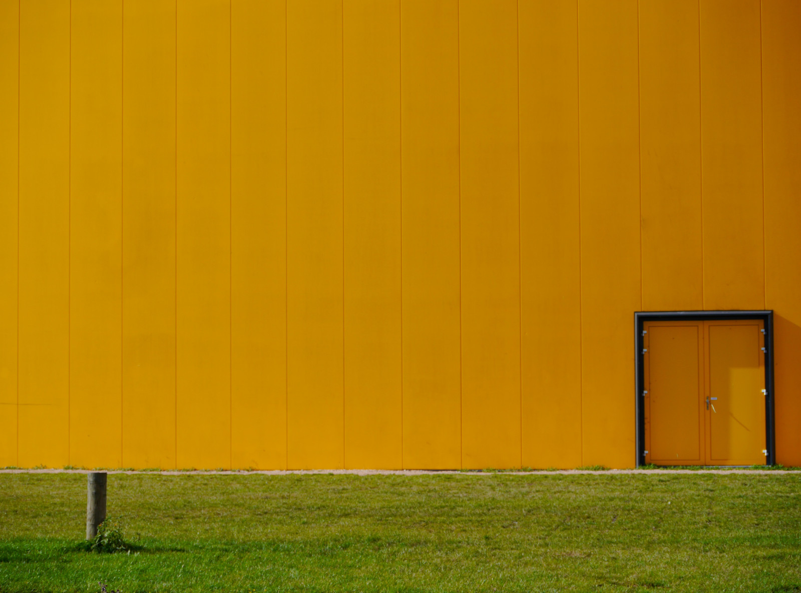 slunečnímu záření, Černá, budova, tráva, stěna, dřevo, zelená, žlutý, dveře, Vzhled interiéru, struktura, amarillo, černoch, tvar, čára, barvy, puerta, fasáda, Geel, kleuren, zwart, Žaluzie okna, kontinent, Middelburg, pascua, voorjaar, Zeeland, groen, hal, Walcheren, Deur, Pasen