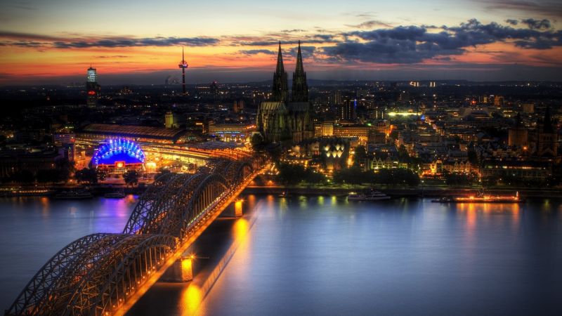 slunečnímu záření, světla, západ slunce, město, panoráma města, noc slunečnímu záření, světla, západ slunce, město, panoráma města, noc