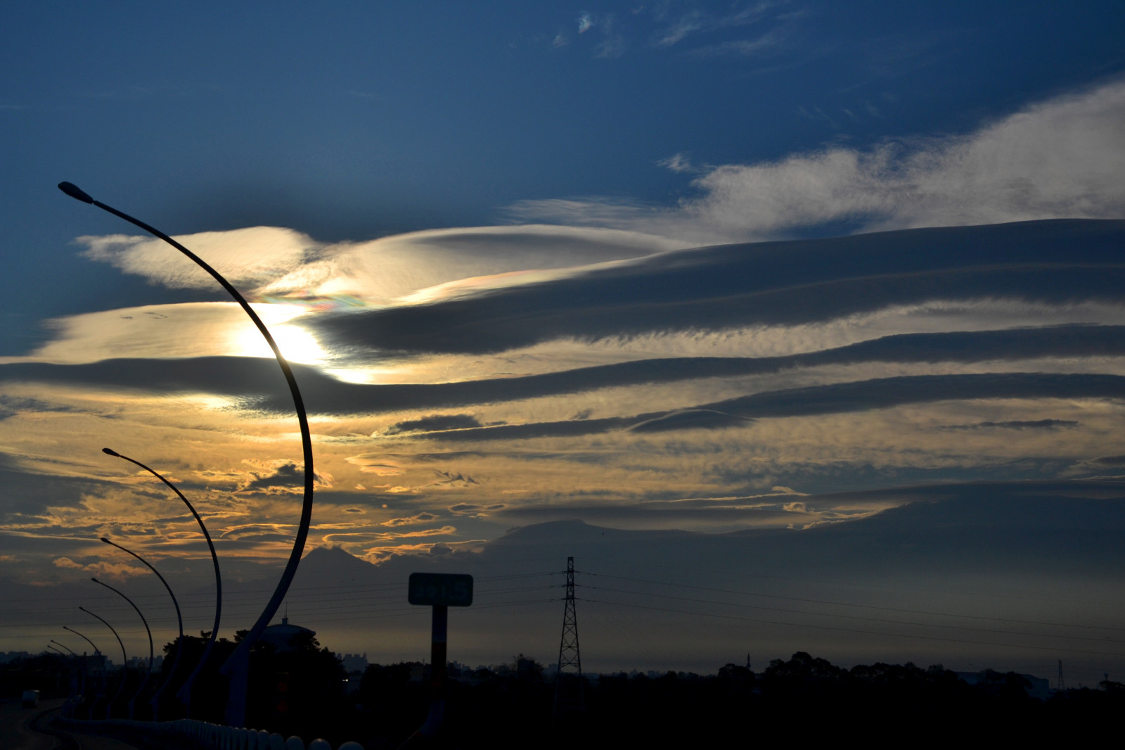 slunečnímu záření, stromy, krajina, barvitý, les, pouliční osvětlení, lidé, bílý, Černá, starý, portrét, západ slunce, město, ulice, noc, voda, Příroda, městský, nebe, park, fotografování, dřevo, svítání, uklidnit, zelená, večer, ráno, lavice, slunce, krev, vítr, horizont, atmosféra, Nikon, zlato, Dovolená, soumrak, proud, chůze, cyber, kultura, zajetí, koupel, elektřina, rokle, sledování, Matka, trekking, Jít, expozice, mrak, Krásná, strom, scenérie, podzim, mlha, cestovat, den, flickr, umělecký, Pohled, hedvábný, svítání, dívka, krása, fotografie, festival, žena, budovy, galerie, oblečení, tok, turisté, Zobrazit, mléčný, žít, výrazů, folklór, během dne, výstřely, energie, album, typický, bezútěšný, vy, dojem, Atmosféra Země, odlesk, meteorologický jev, kupa, pohledy, vzdušné sdělovací elektrické vedení, jev, paparazzi, přihodit se, překvapující, zvyky, selhat