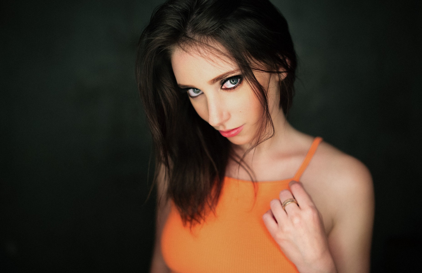 Yüz, Kadınlar, Model, portre, uzun saç, esmer, gözlük, Fotoğraf, şarkıcı, siyah saç, moda, saç, Kişi, Cilt, Süper model, kız, güzellik, göz, Kadın, Bayan, saç modeli, Portre fotoğrafı, fotoğraf çekimi, kahverengi saç, Sanat modeli, Karın, insan vücudu, kapatmak, meslek