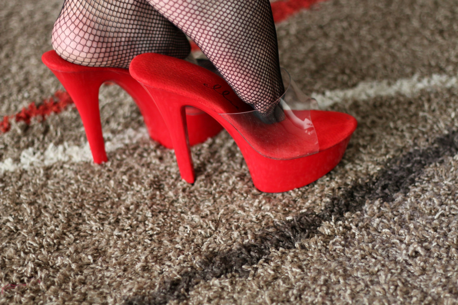 rød, ben, strømpebukser, strømper, fødder, mode, sko, G-streng, hæle, skinnende, Ellie, forår, pumper, sandaler, Polere, negle, tæer, fetish, tærter, stilethæl, slange, eksotisk, muldyr, nylons, nylon, åben, bar, høj, pige, kvinde, fod, kvinde, sexet, ben, klar, pie, sål, strop, hæl, sko, f sse, Desnudo, hæle, fodtøj, ankel, såler, tå, sandal, Tacones, flip, tøs, høj hæle fodtøj, gulve, stripper, tånegle, strappy, iført, leggins, have på, pip, muldyr, Fetisch, pleaser, udendørs sko, sandalias, flop, Peeptoe, Slingback, DeDos, altos, dias, tånegl, Zeh, flipflop, ballade, Plataforma, zehen, opentoe, plattform, nudos, Tacon, sohlen