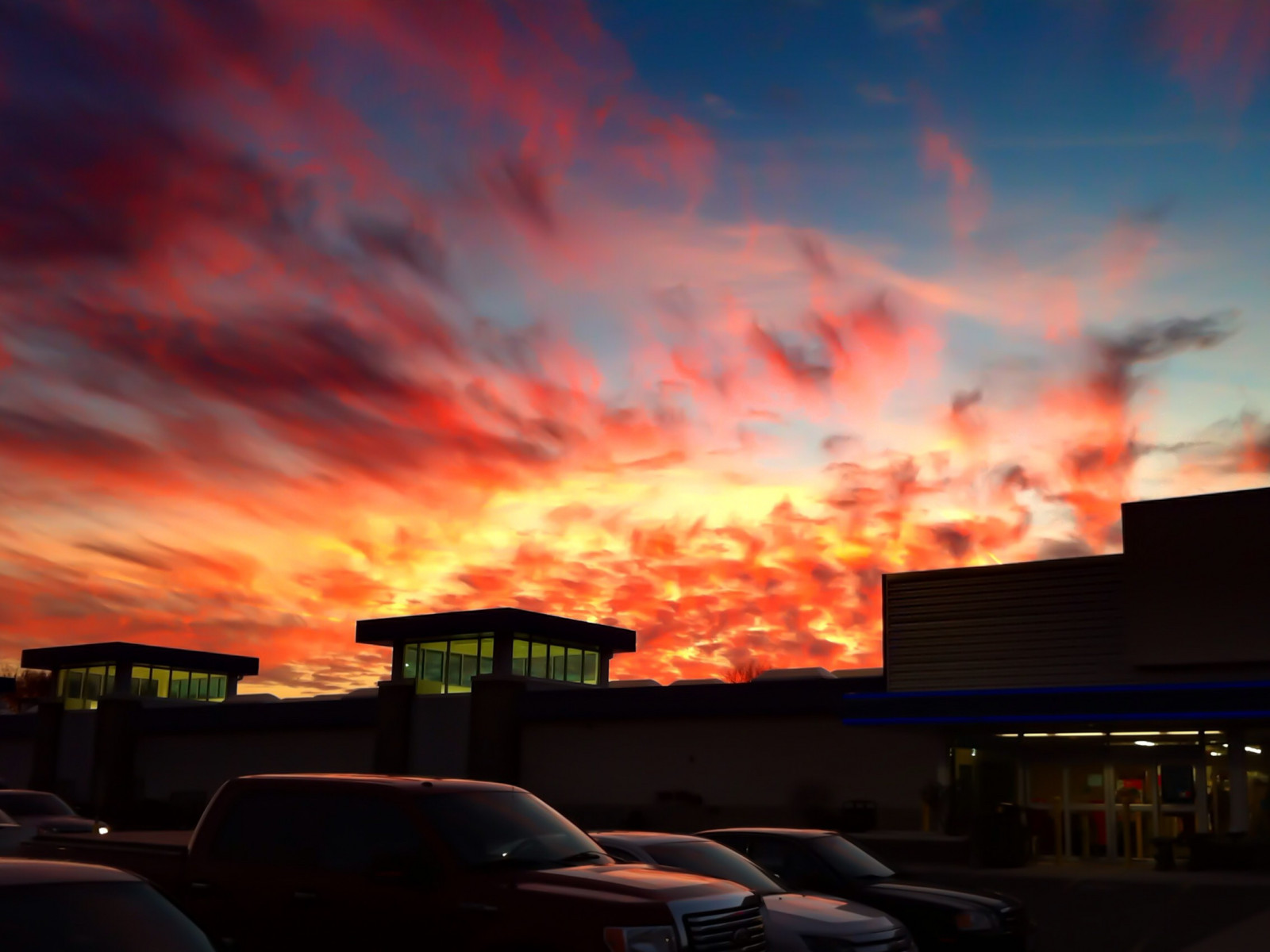 barvitý, podzim, západ slunce, auto, městský, Červené, odraz, nebe, mraky, svítání, večer, ráno, oheň, oranžový, iPhone, soumrak, listopad, Wisconsin, barva, mrak, podzim, barvy, záře, vibrující, svítání, odrazy, cars, madison, iPhone 4, odlesk