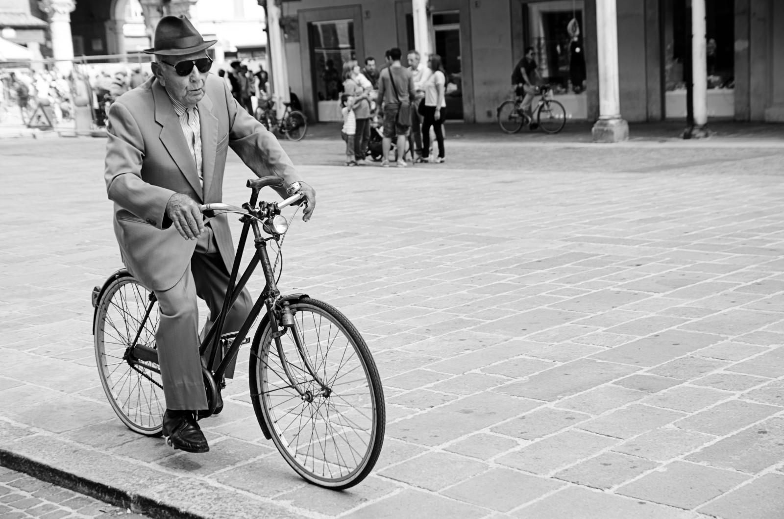 gade, gammel, portræt, Italien, hvid, mand, sort, cykel, miguel, sukkerrør, Nikon, Italia, oprigtig, streetphotography, Bicicleta, Emilia, historie, bici, Ferrara, anciano, historier, cykel, bicicletta, Romagna, Baston, biciclette, castanys, D7000