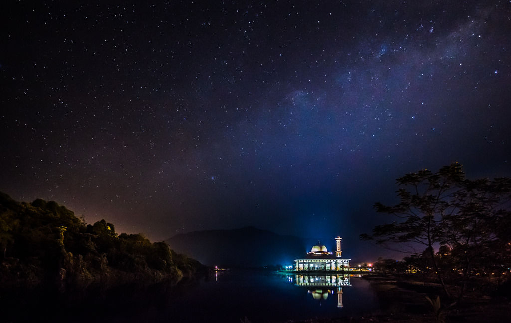 cestovat, modrý, beletrie, světlo, stín, tapeta na zeď, mrak, slunce, jezero, Černá, Studený, odraz, UMĚNÍ, voda, žlutý, architektura, ilustrace, noc, svítání, Kánon, cesta, hvězdy, krajina, fotografování, hvězda, zrcadlo, barvitý, tma, venkovní, Země, Pozadí, poskytnout, tradiční, horizont, exploze, hluboký, Nikdo, mešita, Systém, plyn, kůň, Andromeda, Malajsie, slowshutter, planeta, Getty, pozadí, planetárium, 5 d, otáčení, astronomie, plazma, paprsky, bluehour, vnější, báze, obíhat, kosmos, astrologie, mešita, generované, tavené, stvoly, Gettyimages, nebeský, nekonečný, twop, 1740f4, mlhoviny, flickraward, 5dmark2