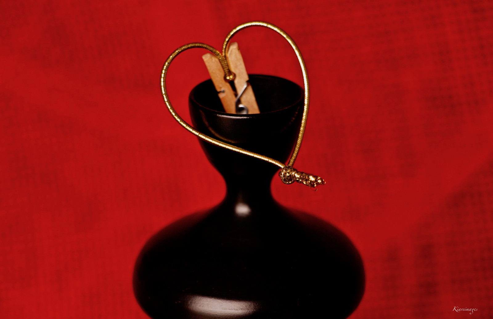 cuore, rosso, macro, macromondays, San Valentino, rosso, bottiglia di vetro, still life, macrophotographie, macrophoto