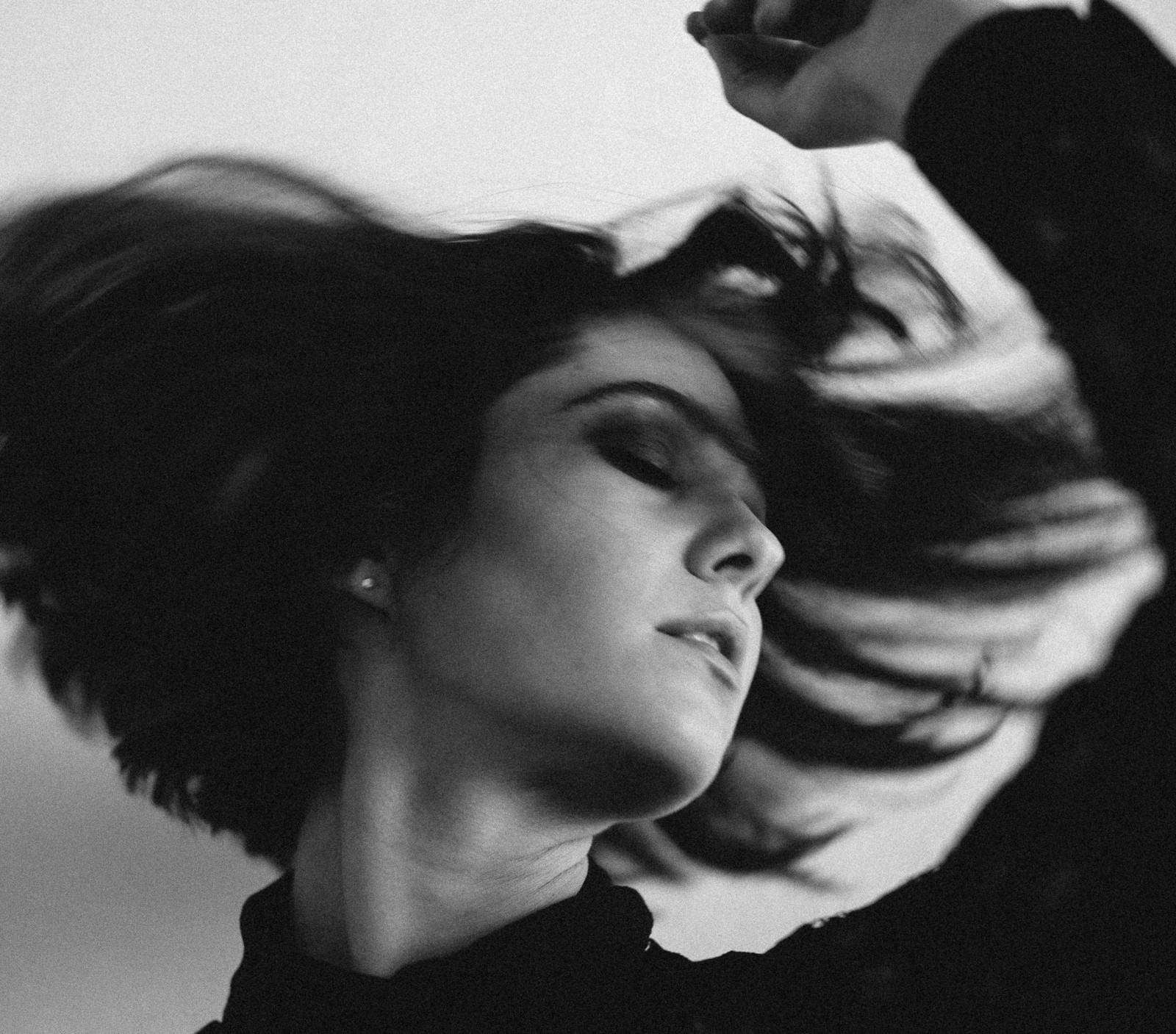 bílý, Černá, ženy, černobílý, portrét, fotografování, osobnost, Mary Elizabeth Winstead, emoce, Osoba, romantika, krása, žena, dáma, fotografie, obraz, účes, Černý a bílý, monochromatické fotografování, portrétní fotografie, focení, Film noir, interakce