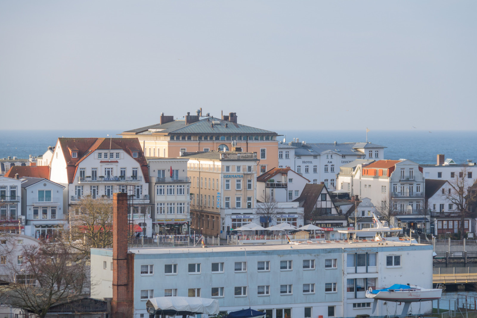 moře, město, panoráma města, budova, nebe, vozidlo, Německo, pobřeží, přístav, město, dovolená, nebe, hav, byggnad, Německo, deutschland, Rostock, exif modelu canoneos760d, geocountry, Kamera aby kánon, geocity, Model fotoaparátu canoneos760d, geostate, geolocation, EXIF čočka efs18200mmf3556is, EXIF otvor 56, exif aby kánon, exif focallength 110mm, EXIF isospeed 125, warnem NDE, vodní, osobní loď