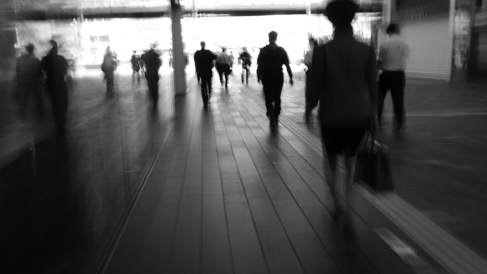 hvid, sort, fotografi, sort og hvid, infrastruktur, afspejling, monokrom fotografering, skygge, lys, fotografering, øjebliksbillede, gade, stående, vand, vej, mørke, monokrom, aften, linje, himmel, silhuet, fodgænger, film noir, boardwalk