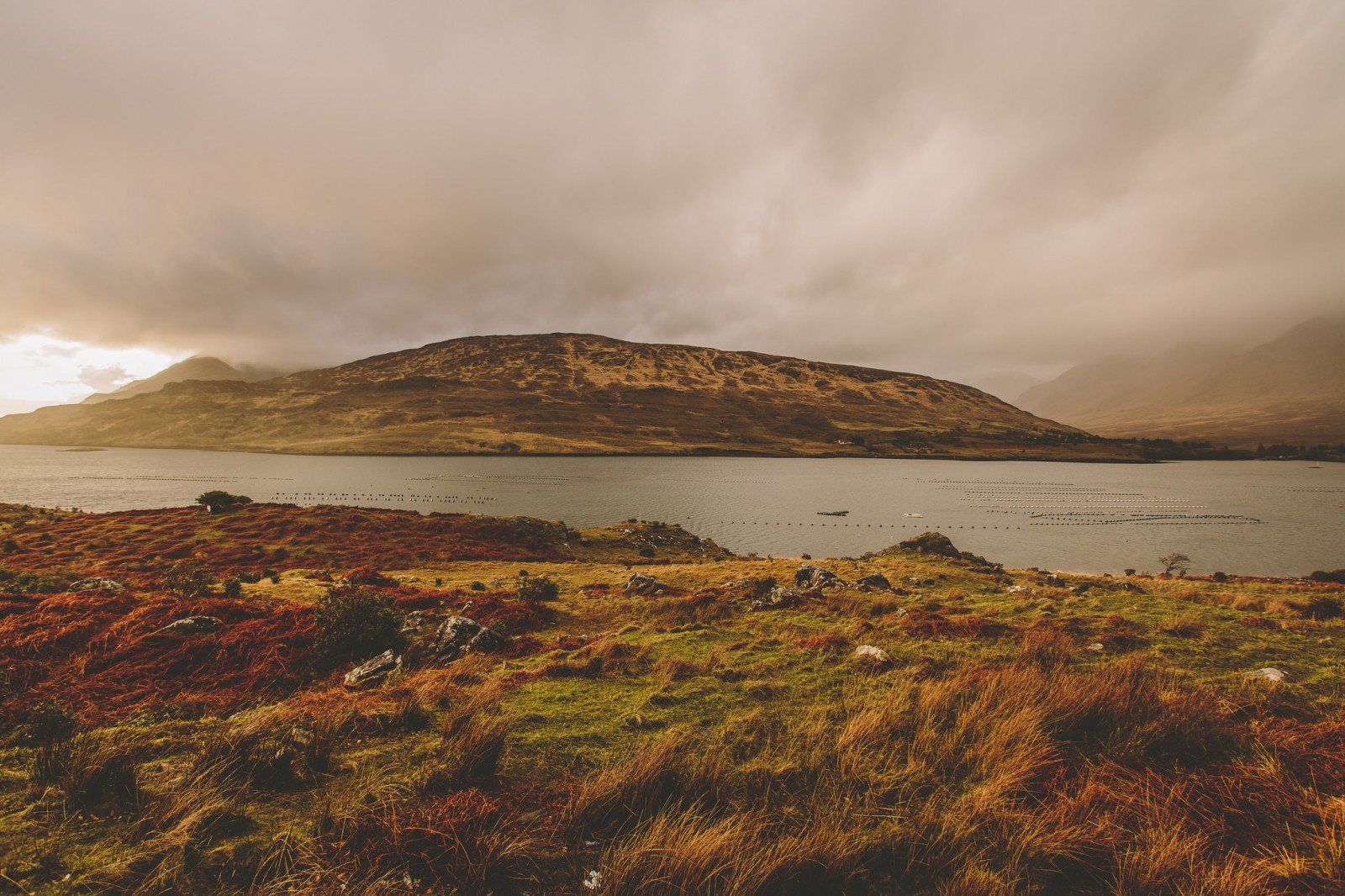krajina, západ slunce, moře, kopec, jezero, Skála, Příroda, odraz, mraky, svítání, večer, ráno, pobřeží, horizont, divočina, soumrak, tundra, plošina, mrak, podzim, hora, svítání, vysočina, jezero, přírodní prostředí, atmosférický jev, horských reliéf, landform, geografický rys, klesl
