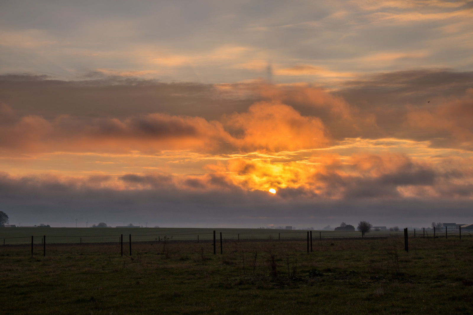slunečnímu záření, krajina, západ slunce, nebe, pole, svítání, večer, ráno, slunce, horizont, atmosféra, soumrak, mrak, svítání, lučina, nebe, venkov, moln, landsbygd, soluppg ng, s dersl tt, landskap, morgon, prostý, prérie, atmosférický jev, odlesk, červená obloha v dopoledních hodinách, meteorologický jev