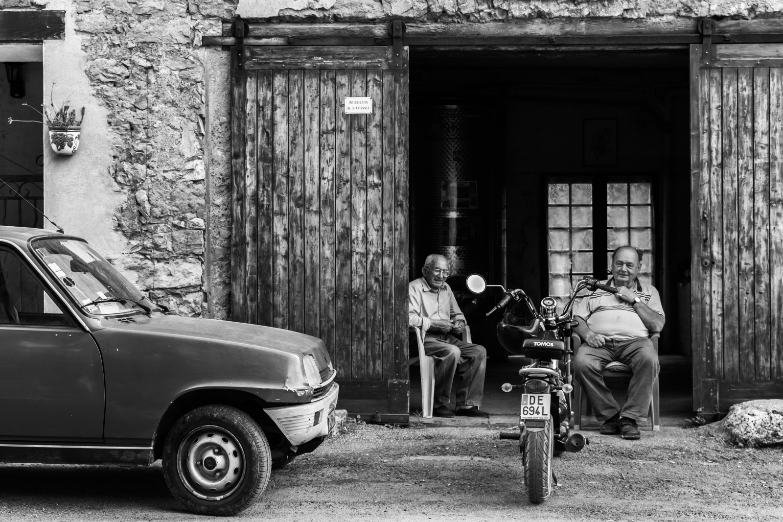 auto, vozidlo, motorové vozidlo, Černý a bílý, monochromatické fotografování, momentka, fotografování, ulice, automobilového designu, klasický, černobílý, městské auto, kompaktní vůz, silnice, automobilový exteriér, veteránem, subcompact auto, rodinný vůz, limuzína