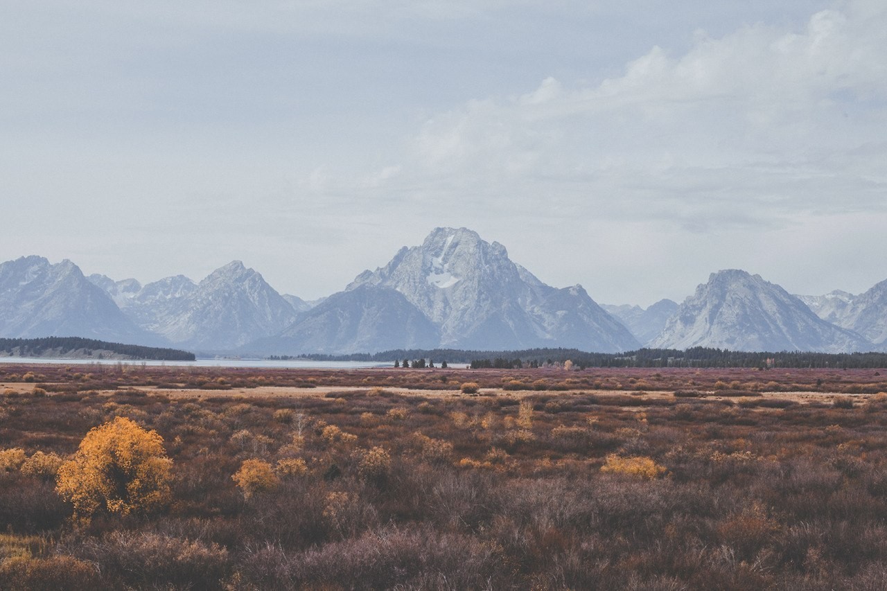 landskab, bjerge, bakke, natur, sne, horisont, dal, ødemark, tundra, plateau, steppe, ryg, bjerg, græsarealer, almindeligt, prærie, loch, naturligt miljø, atmosfærisk fænomen, bjergrige landskabsformer, landskabsform, geografisk funktion, økosystem, bjergkæde, faldt, Badlands