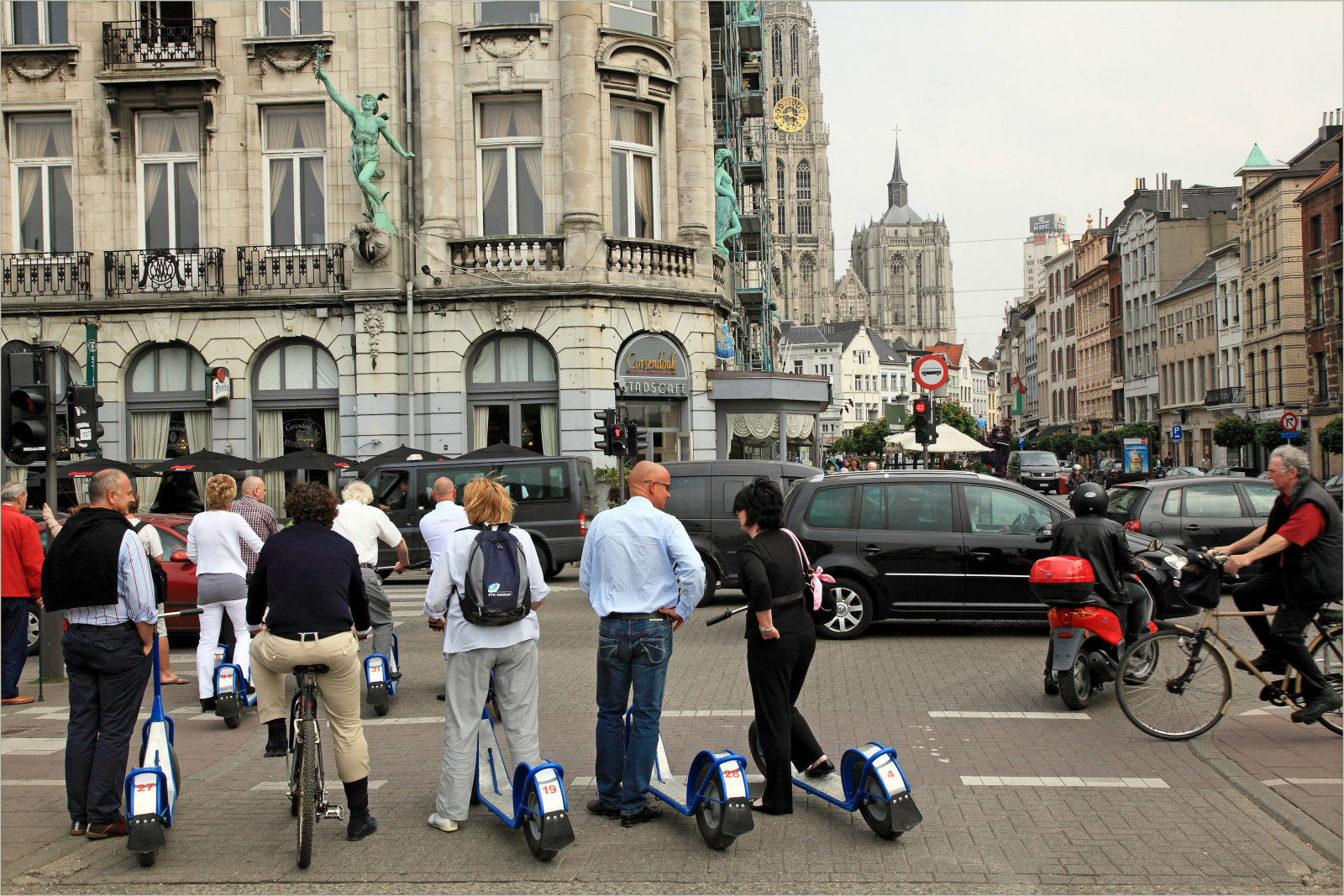 เมือง, ถนน, สถาปัตยกรรม, รถ, จักรยาน, ยานพาหนะ, ถนน, การท่องเที่ยว, Canon, เมือง, เบลเยี่ยม, ซีดาน, คนเดินเท้า, Antwerpen, ตัวเมือง, รูปปั้น, วิลล์, การพักผ่อนหย่อนใจ, เลน, belgie, belgique, เขตเมือง, ยานพาหนะบก, รถหรู, ผลิตภัณฑ์, ทัวร์, โหมดการขนส่ง, claudelina, anvers, trottinette