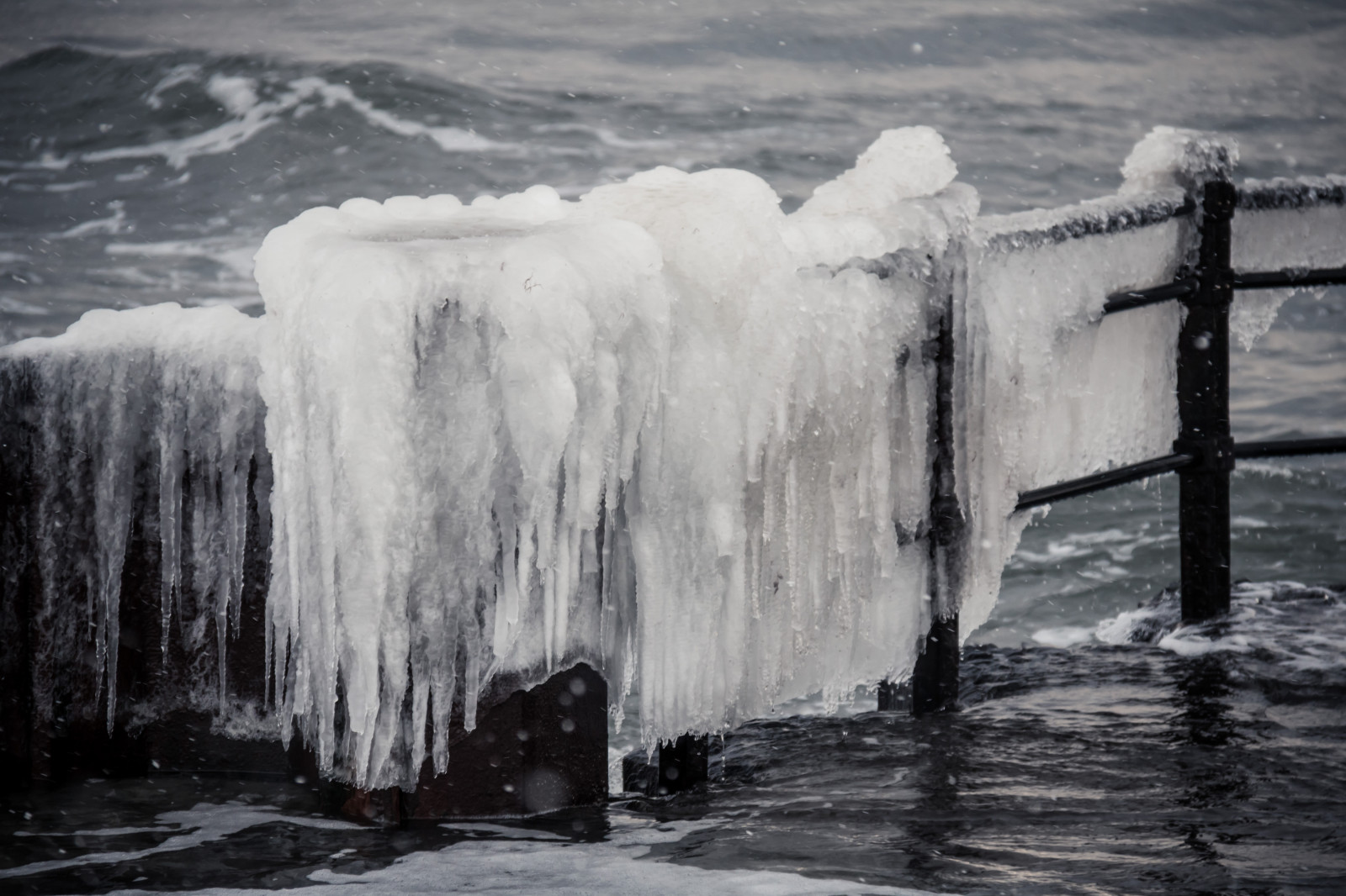 moře, voda, sníh, zima, led, Studený, zmrazení, počasí, je, sezóna, vlna, sn, vatten, Vinter, hav, stersj n, smygehuk, kallt, vánice, atmosférický jev, Černý a bílý, monochromatické fotografování, mořská vlna, zimní bouře, vodní prvek