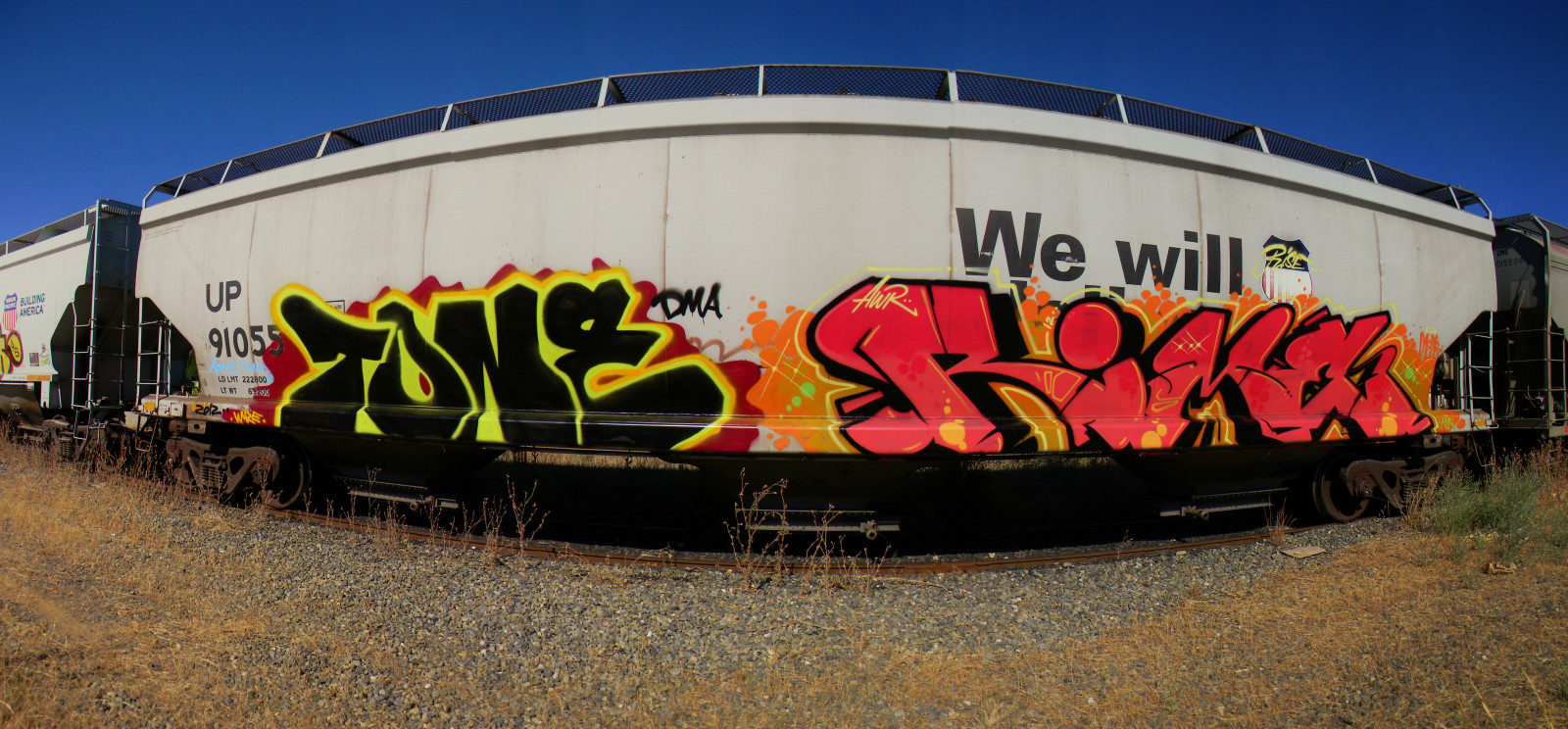 Landfahrzeug, Transport, Schienenverkehr, Graffiti, Fahrzeuge, Fahrzeug, Eisenbahnwagen, Spur, Zug, Bereich, Ladung, KUNST, Straßenkunst, Lokomotive, Auto, Rollen, Himmel, öffentlicher Verkehr