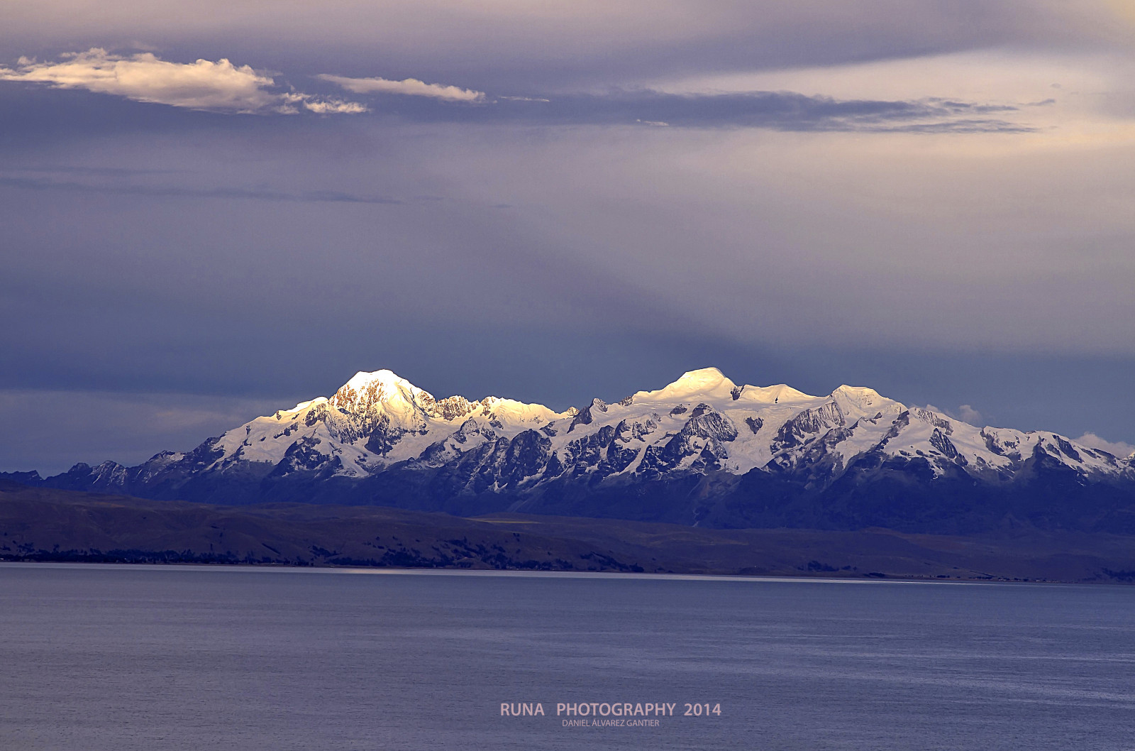 slunečnímu záření, krajina, hory, západ slunce, moře, kopec, jezero, Skála, nebe, sníh, zima, mraky, uklidnit, bouřka, led, ráno, slunce, Kánon, horizont, atmosféra, fjord, Isla, Arktický, Titicaca, mount scenérie, zmrazení, tundra, Andy, slunce, královský, světlo, paprsek, mrak, barvy, vrcholy, hora, rozsah, svítání, oceán, odrazy, del, 7d, během dne, daniel, Runa, vysočina, jezero, horských reliéf, pohoří, Severní ledový oceán, ledová čepička, ledová landform, meteorologický jev, klesl, kupa, jiný, 59, gantier, celajes, illampu, Alvarez, Ancohuma, nunatak