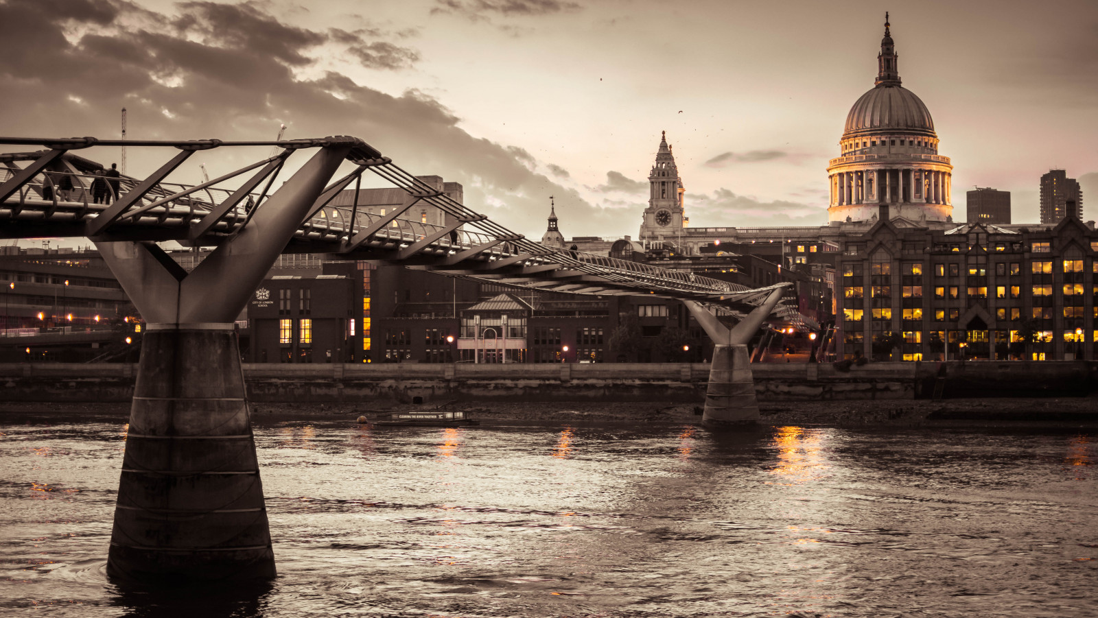 barva, Londýn, Cestovní ruch, Temže, 35MM, stpauls, mezník, millenniumbridge, Jižní břeh, normanfoster, řeka Temže, Lightroom, 18g, D7100