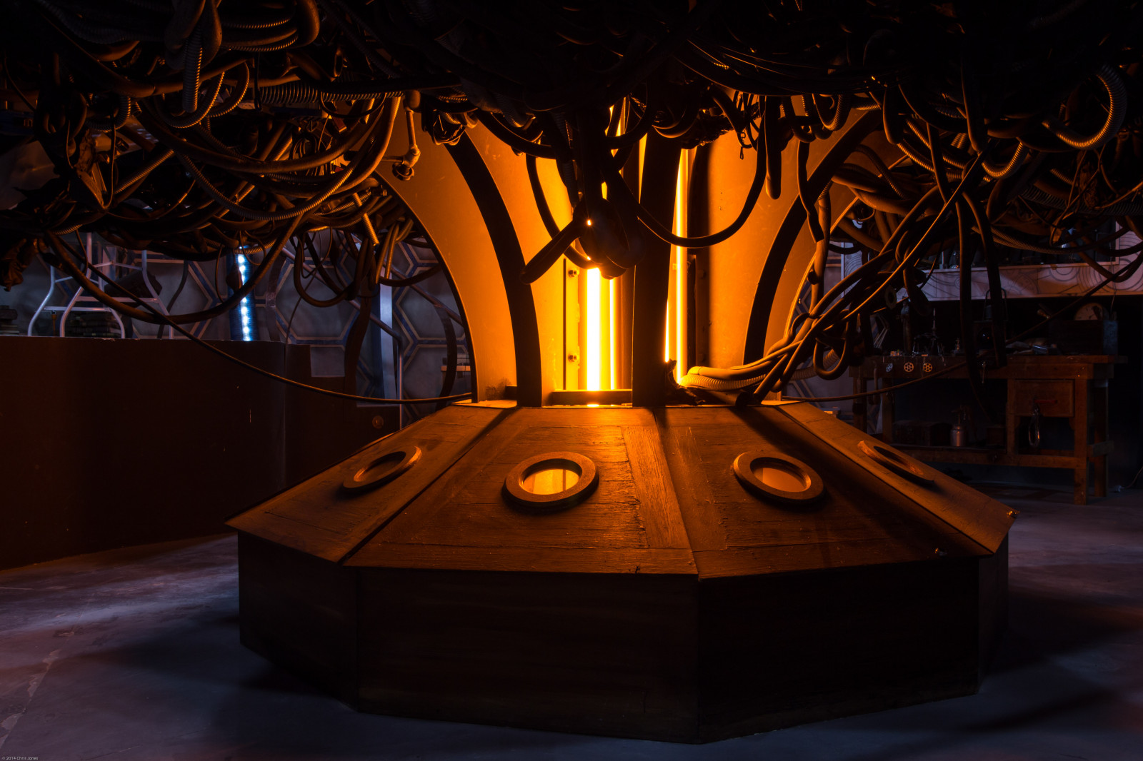 noc, dřevo, symetrie, TARDIS, BBC, soubor, světlo, osvětlení, tma, počítač tapeta, svítidlo, doktor kdo