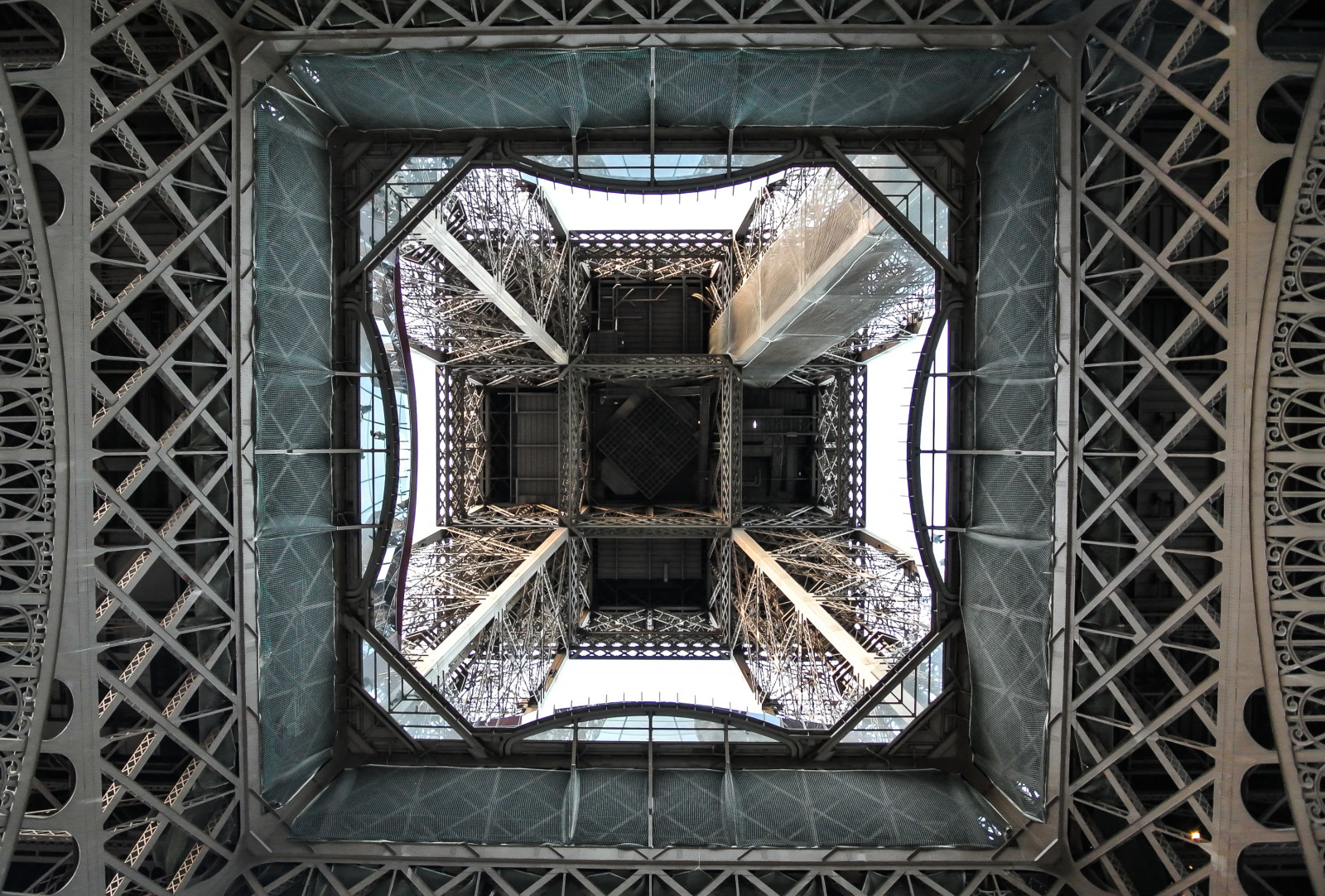 Černá, okno, symetrie, Dům, Paříž, 2015, železo, ledefrance, Eiffelova věž, Frankreich, Kati, nikon1v1, Katharina, latoureiffel, Eiffelturm, gustaveeiffel, lowangleshot, ironlatticetower, eisenfachwerkturm