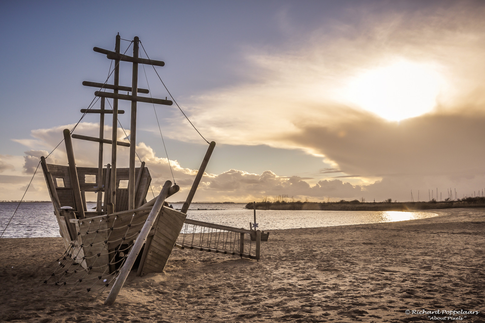 0323, 2014, Aboutpixels, ordine del giorno, Eibe, Haringvliet, Hellevoetsluis, Lenteseizoen, Mnd03, maart, nl, Nederland, Olanda, South Holland, Voorneputten, zuidholland, altocumulus, spiaggia, Bewolking, Cirrostratus, nube, nuvole, Collezioni, Geografie, geografia, paesaggio, paesaggio, meteo, natura, natuur, Neerslag, oever, precipitazione, Speelattractie, filo, Sole, tramonto, acqua, lungomare, tempo metereologico, weer, wolk, wolken, Zon, zonsondergang, Ijskap, calotta di ghiaccio, Ghiaccio, Esplorare