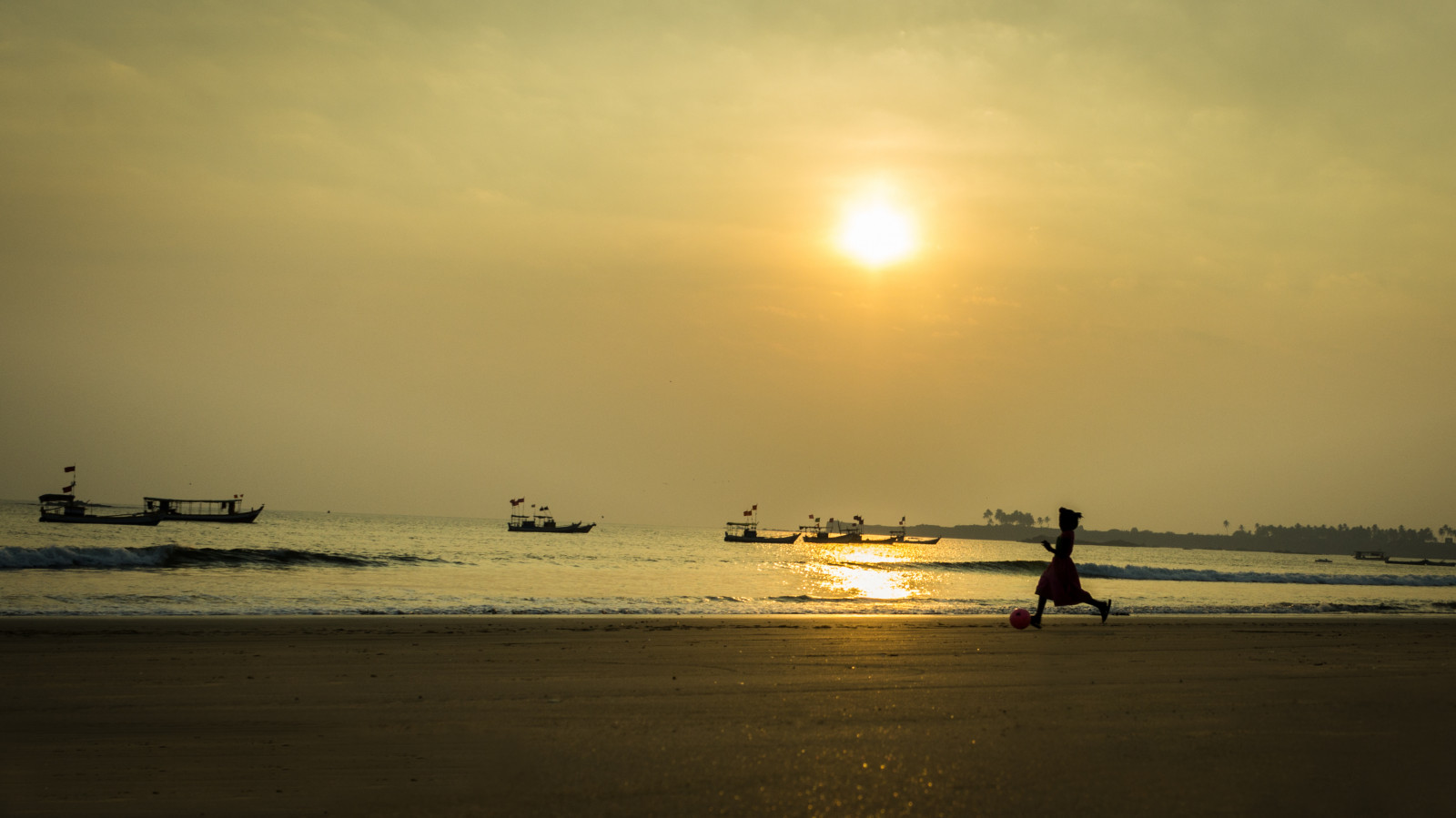 cestovat, západ slunce, lidé, Indie, pláž, Kánon, míč, loď, dítě, písek, dítě, hrát si, Maharastra, 600D, Malvan