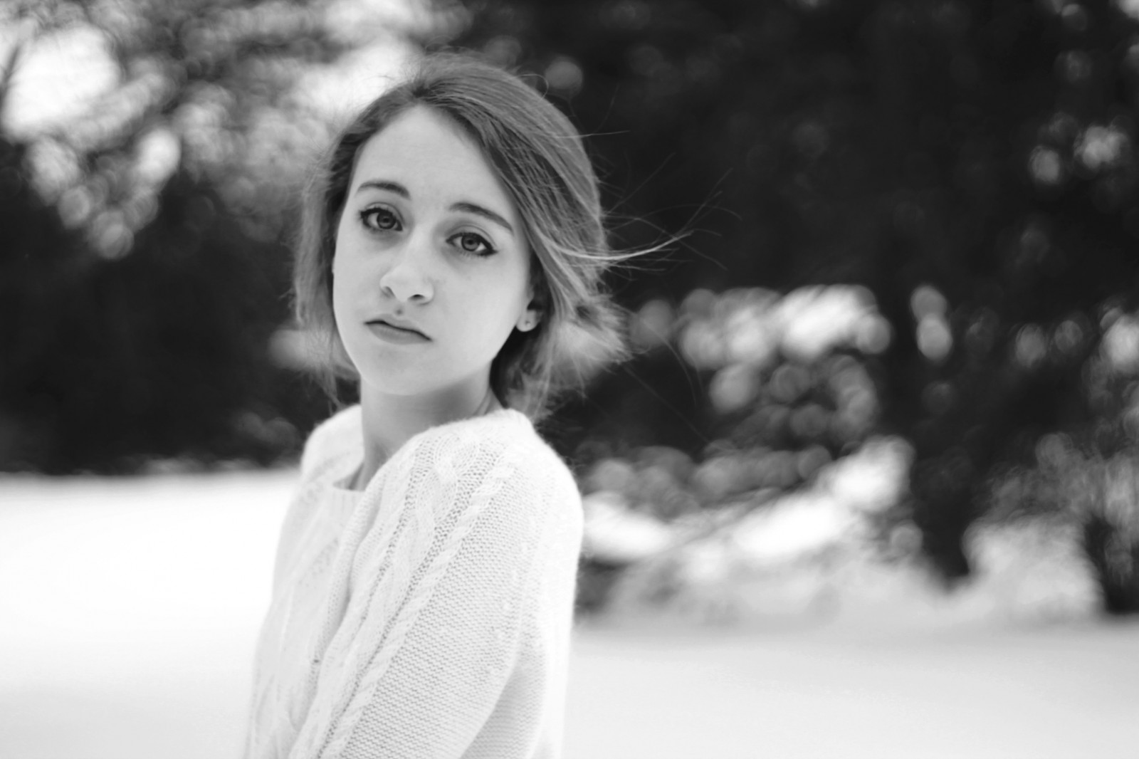 hvid, sort, monokrom, model, portræt, sne, vinter, fotografering, kjole, sweater, mode, hår, forår, Fokus, 50mm, 18, pige, skønhed, sæson, bw, monokromatisk, kvinde, fotografi, teenager, sort og hvid, monokrom fotografering, portrætfotografering, Photo shoot, 52 uger, lavenderlullaby