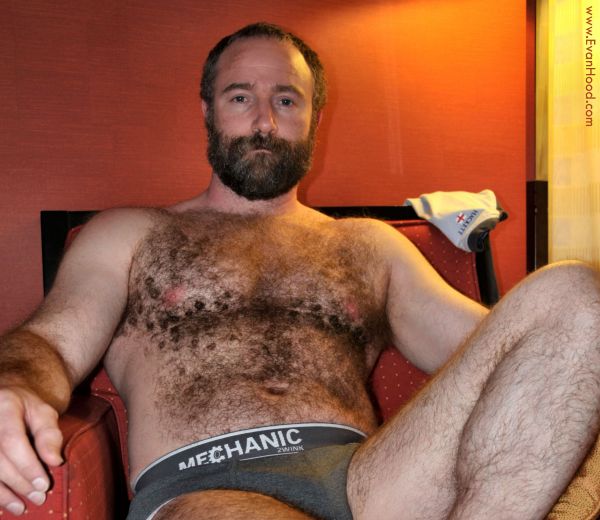 shirtless,musclebear,hairy,muscles,beard,underwear