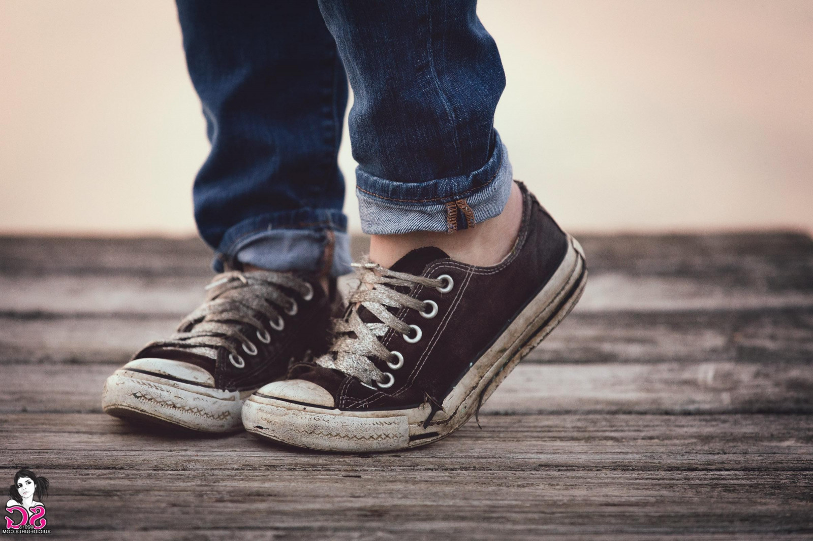 bílý, Černá, móda, obuv, tenisky, suicidegirls, jaro, noha, střevíc, obuv, 2400x1600 px, Lidské tělo, vysoké podpatky obuv