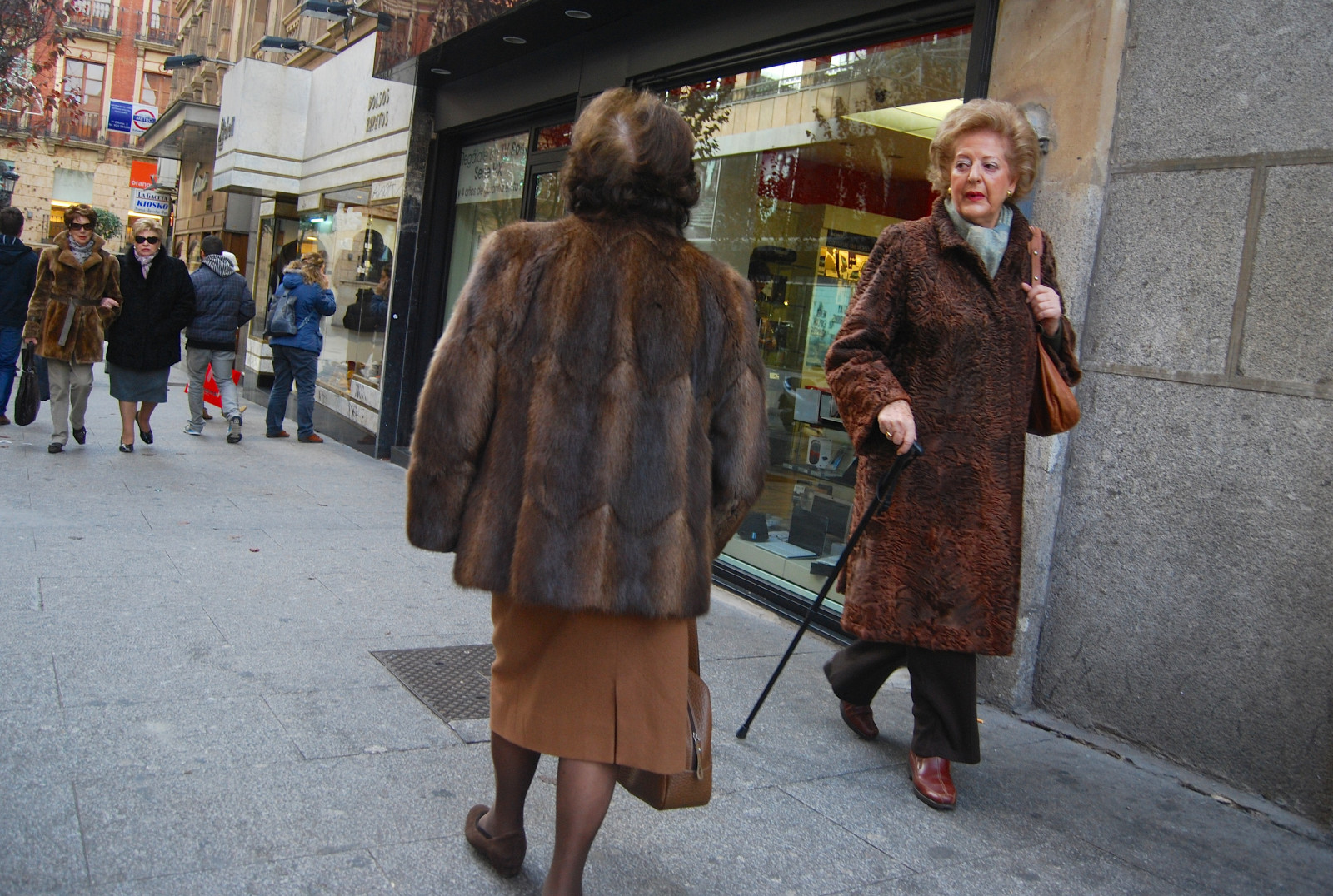 ulice, lidé, dívej se, Španělsko, ženy, venkovní, upřímný, streetphotography, ladys, Salamanca, kožešiny, gatufoto, Lassepersson