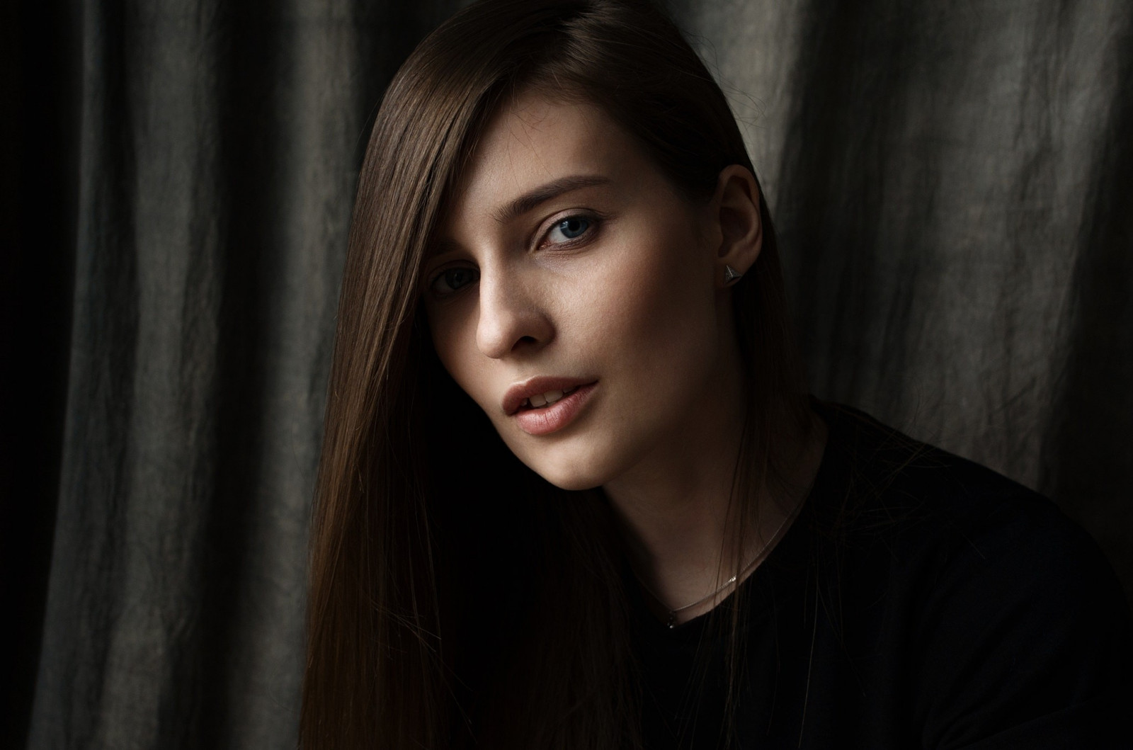 tvář, ženy, model, portrét, rovné vlasy, Yana Maynik, dlouhé vlasy, fotografování, móda, dívka, krása, oko, tma, portrétní fotografie, focení, hnědé vlasy