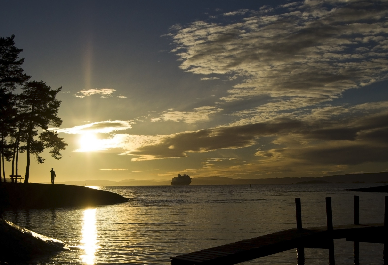 Sonnenuntergang, Meer, Himmel, Sonne, Sonnenlicht, Seelandschaft, Mann, verlassen, Wasser, Oslo, Norwegen, Wolken, Kanon, Verlassen, Boot, Schiff, Uhr, Ngc, Kapitol, Abschied, Auf Wiedersehen, Tschüss, Waterscape, Canoneos60d