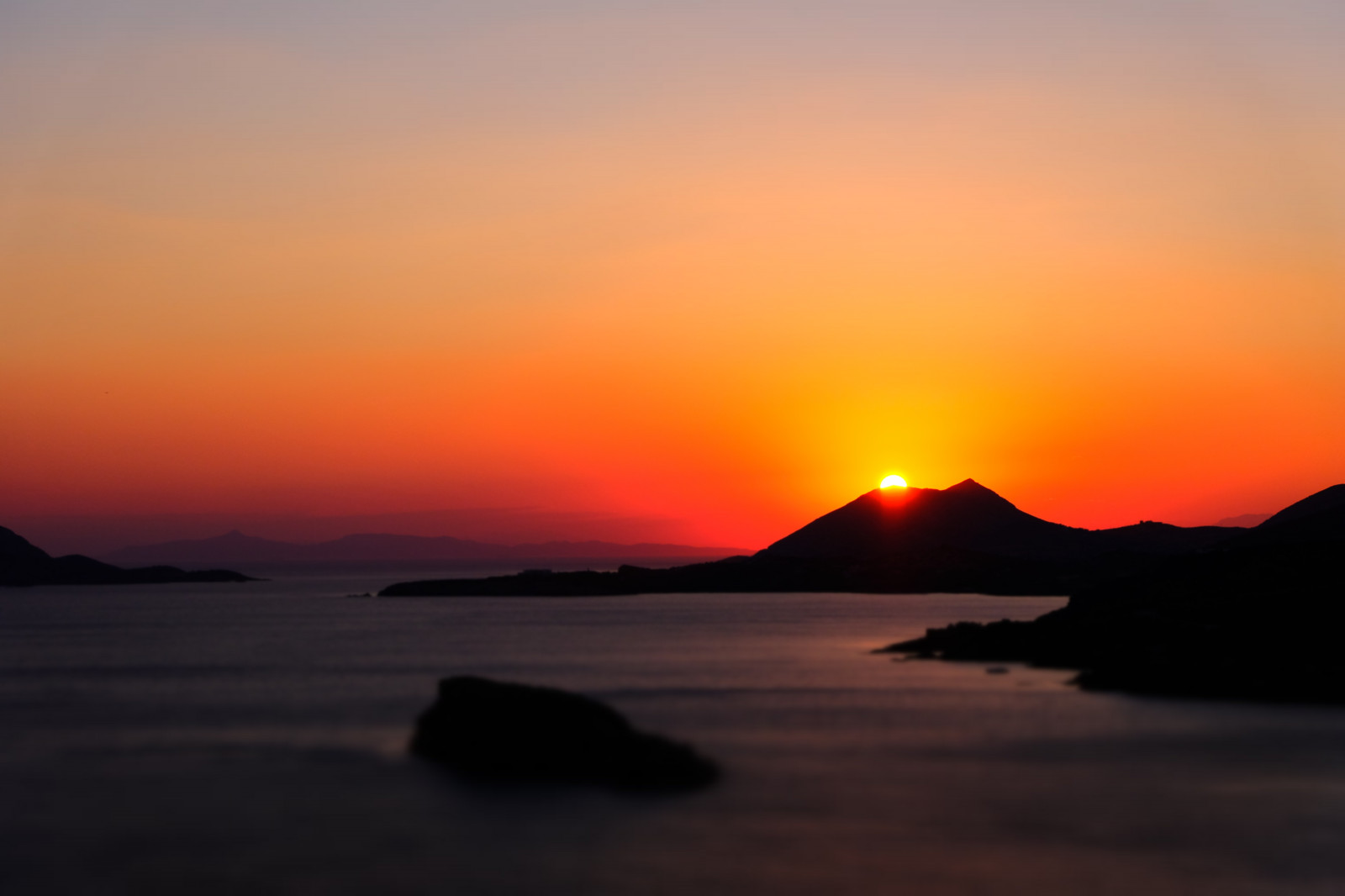 Poseidon, západ slunce, boční pohled