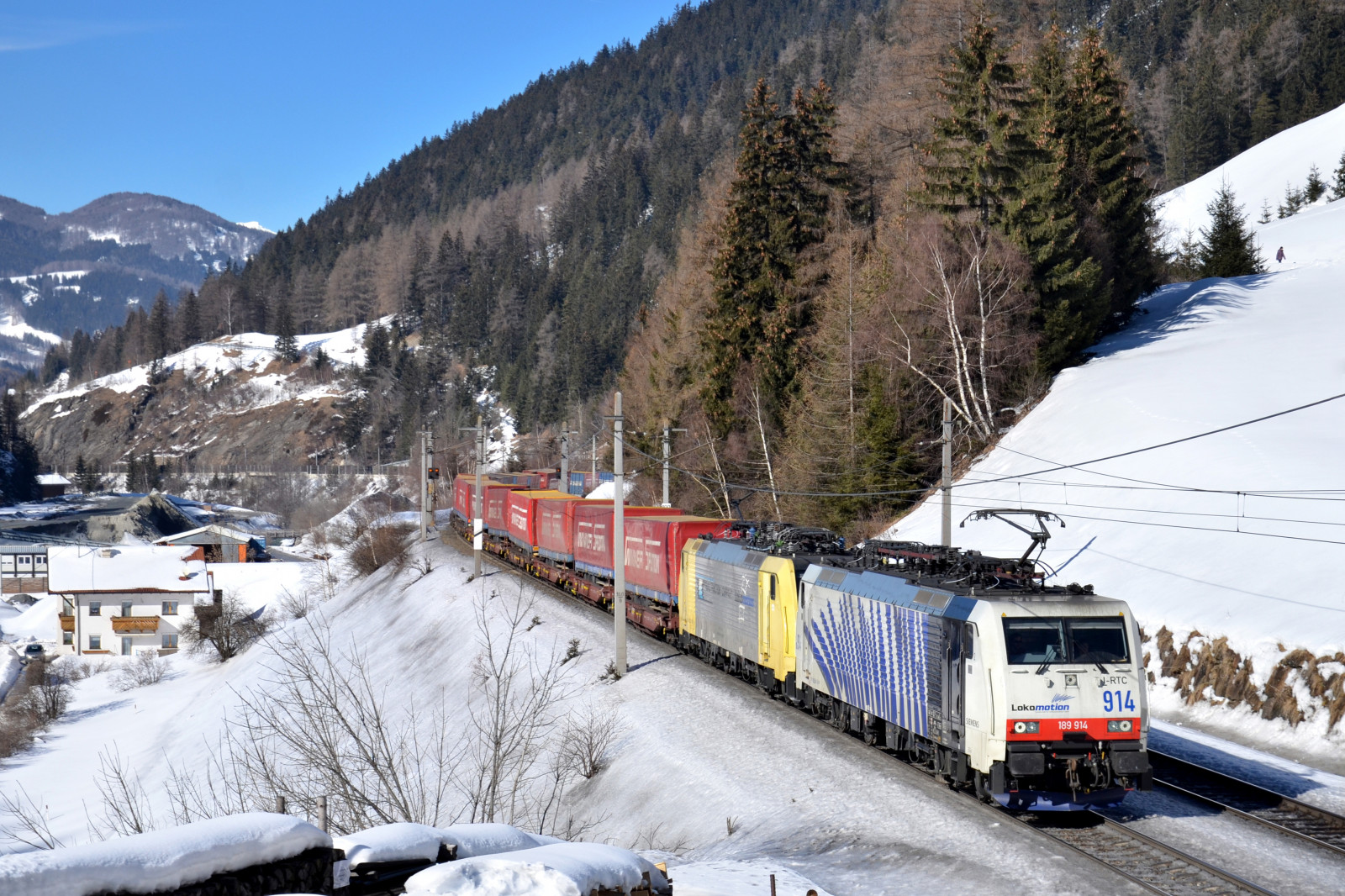 krajina, kopec, nebe, sníh, zima, vozidlo, vlak, lanovka, vlk, údolí, horský průsmyk, Alpy, doprava, vítěz, lokomotiva, zmrazení, DOPOLEDNE, strom, hora, zebra, dráha, 189, Baureihe, 914, horských reliéf, geologický fenomén, pohoří, stanice hill, ledová landform, železniční doprava, kolejová vozidla, zug, Lokomotion, Brenner, KLV, Guterzug