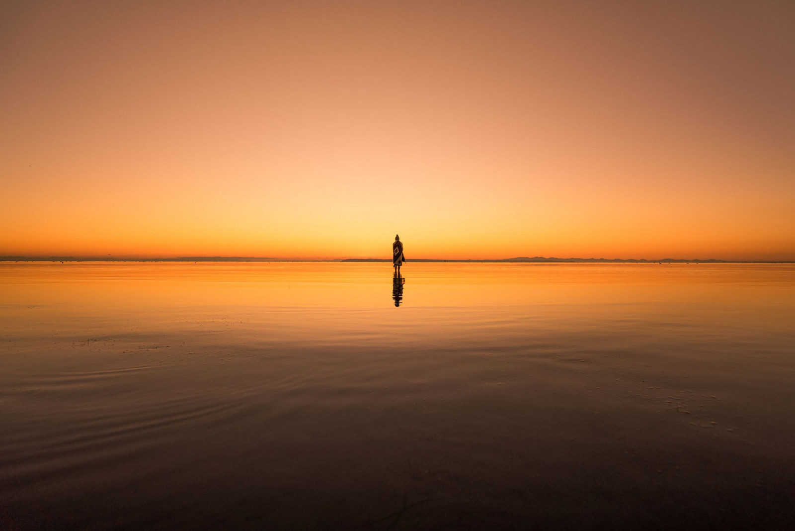 Sonnenlicht, Landschaft, Frau, Sonnenuntergang, Meer, Wasser, Natur, Betrachtung, Strand, Sonnenaufgang, Abend, Morgen, Sonne, Horizont, Dämmerung, Dämmerung, Ozean, Welle, Nachglühen