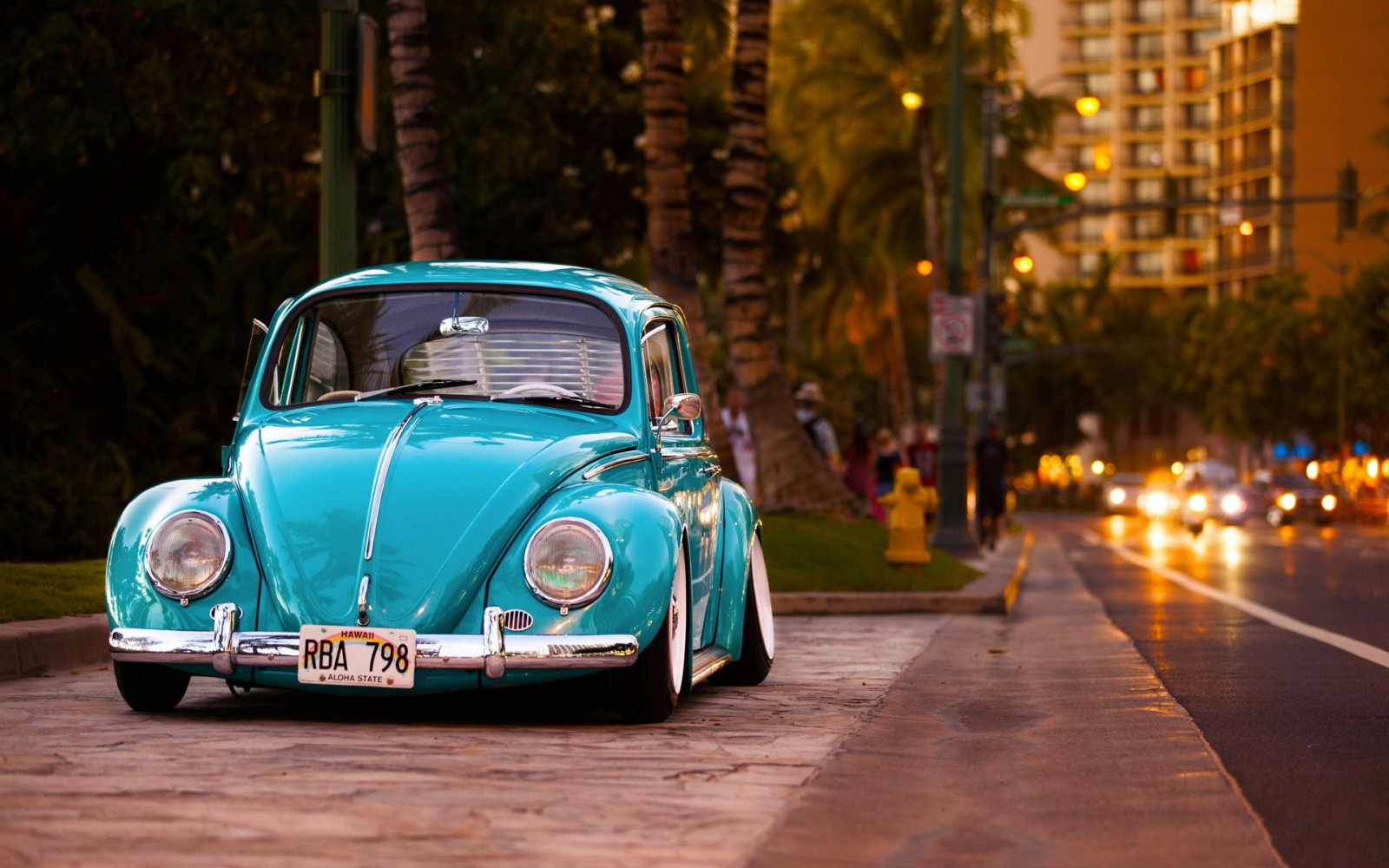 strada, auto, auto blu, costruzione, veicolo, strada, Volkswagen, palme, Volkswagen Beetle, anteriore del veicolo, Hawaii, Lowrider, Macchina vintage, classico, veicoli terrestri, design automobilistico, marca di automobile, auto d'epoca, city ​​car, macchina di utilitaria