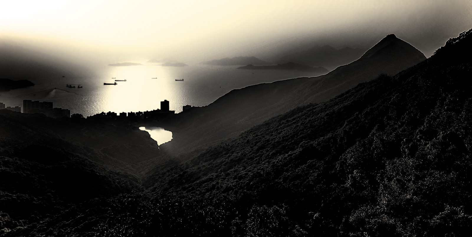 slunečnímu záření, krajina, Černá, černobílý, západ slunce, kopec, Příroda, nebe, fotografování, svítání, večer, ráno, horizont, Sony, atmosféra, světlo, Černý a bílý, mrak, strom, Landschaft, hora, svítání, mygearandme, přímořská krajina, elitegalleryaoi, carlzeiss, tma, mygearandmepremium, mygearandmebronze, mygearandmesilver, mygearandmegold, Schwarzweiss, hongkong, sonnenuntergang, mygearandmeplatinum, bestcapturesaoi, 3000v120f, počítač tapeta, Atmosféra Země, Černý a bílý, monochromatické fotografování, geologický fenomén, meteorologický jev, jev, Schiffe, wideangel, Inseln, victoriapeak, variosonnart281635, bezpečný přístav, Sicherheit, Geborgenheit, Čtení, Sichererhafen, Explore13731, stock photography