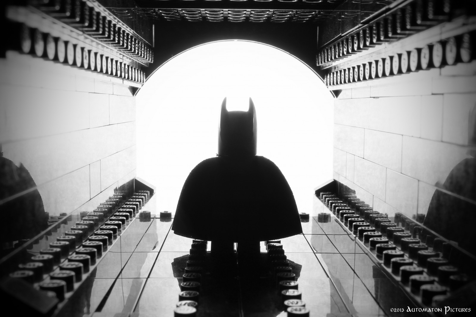 sort, monokrom, mørk, by, nat, arkitektur, ridder, bygning, fotografering, Batman, Joker, LEGO, helt, Gotham, Legetøj, tegneserier, plakat, Bane, vinkel, automaton, Bruce, DC, lys, super, mørke, Jeg er, prøve, billeder, minifigur, tegneserie, sort og hvid, monokrom fotografering, wayne, minifig, Heroes, caped, korsfarer, korridor, autopic, delgax, fordi