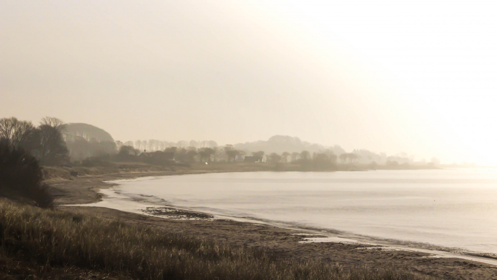 sollys, landskab, hav, Bugt, bakke, sø, kyst, strand, solopgang, morgen, tåge, kyst, flod, horisont, skumring, dis, tåge, daggry, ocean, bølge, DIMMA, stesj n, Morgon, Mossbystrand, reservoir, loch, levested, naturligt miljø, atmosfærisk fænomen, krop af vand