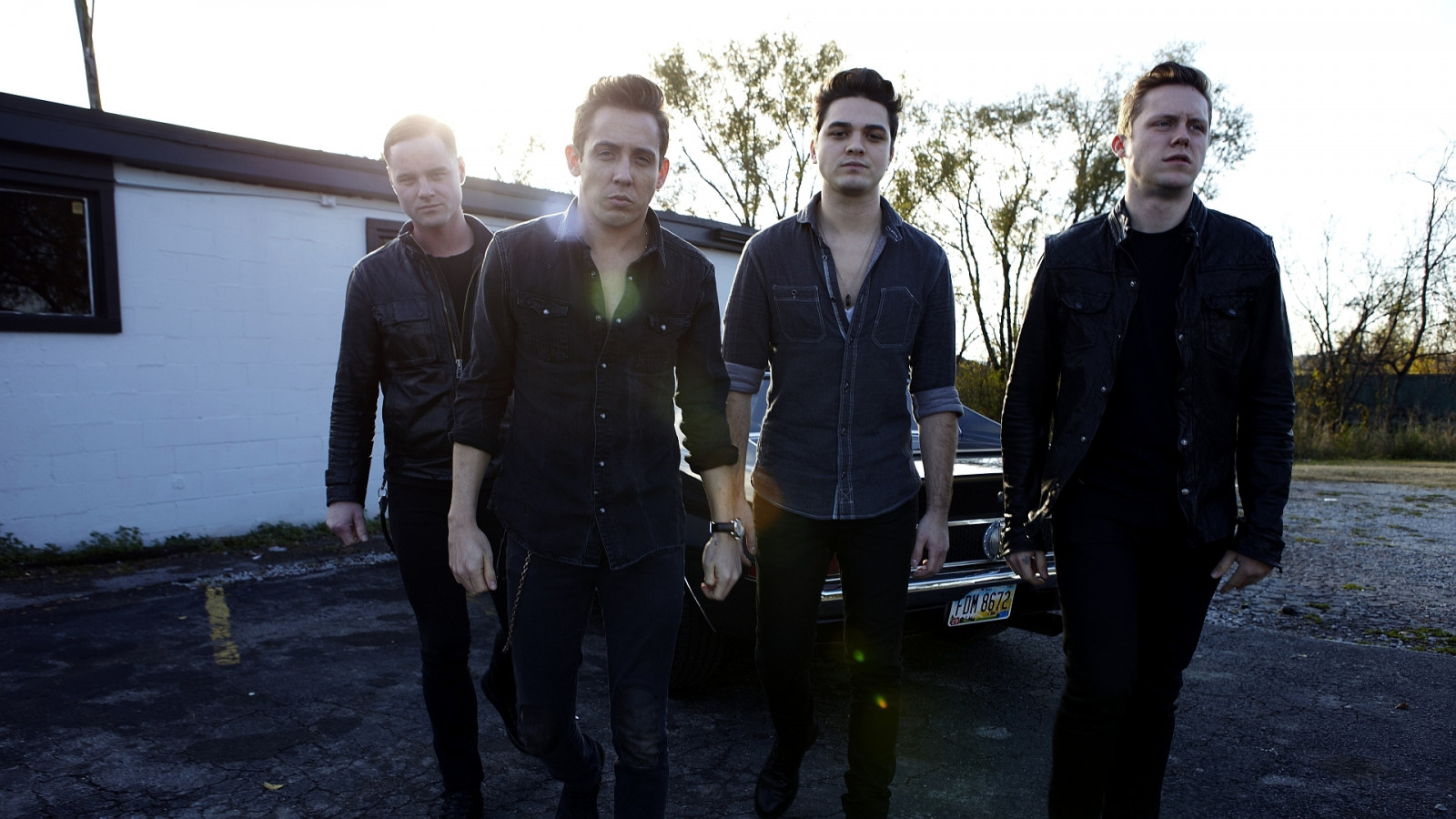 auto, cielo, veicolo, casa, Sole, albero, uomo, divertimento, maschio, ricreazione, gruppo sociale, banda, mona