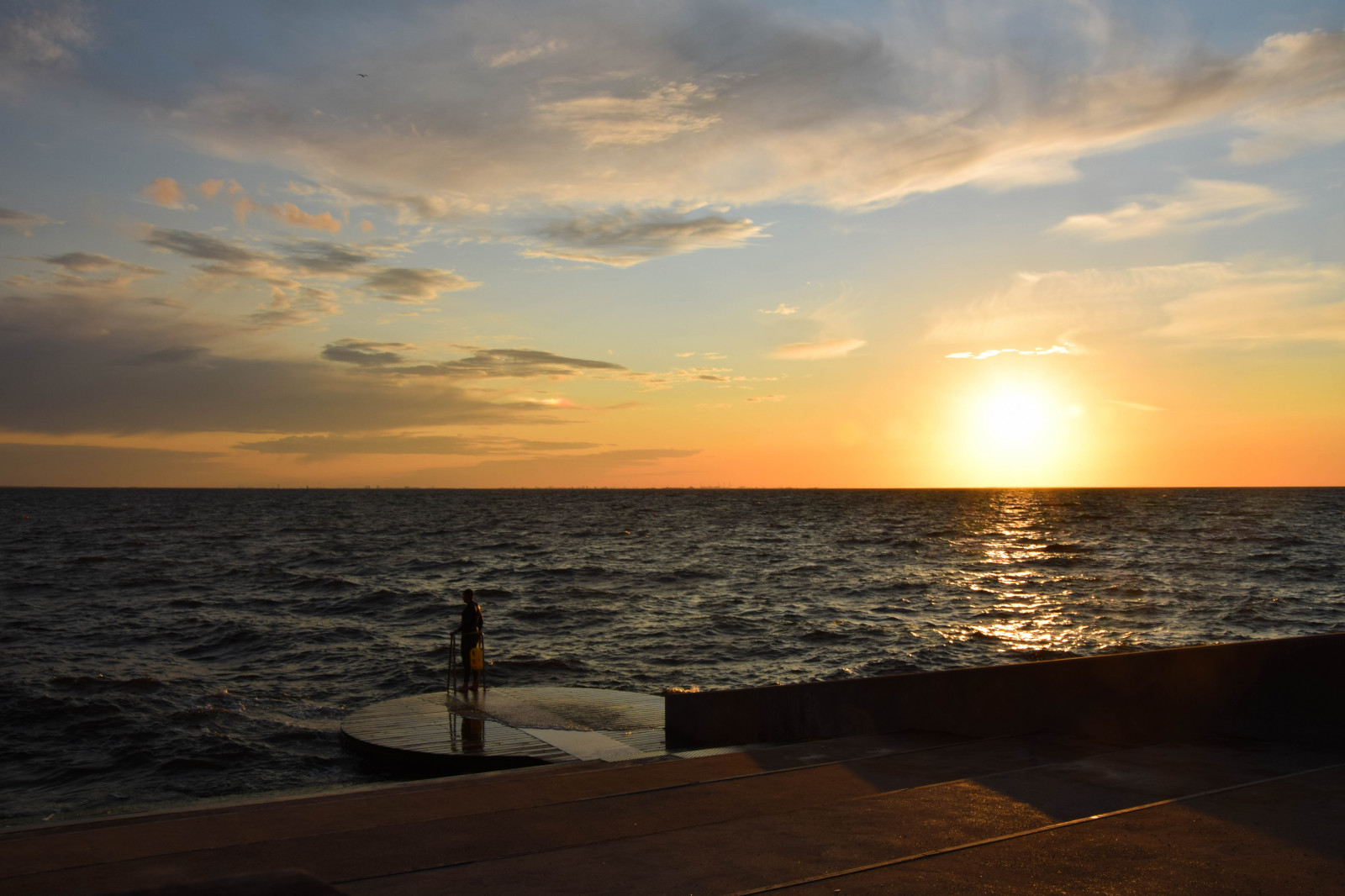 slunečnímu záření, západ slunce, moře, voda, pobřeží, odraz, nebe, mraky, pláž, svítání, večer, ráno, pobřeží, slunce, oranžový, horizont, letní, Švédsko, soumrak, mrak, svítání, oceán, siluety, vlna, v strahamnen, resund, solnedg ng, sk ne, Malmo, siluetter, odlesk, mořská vlna