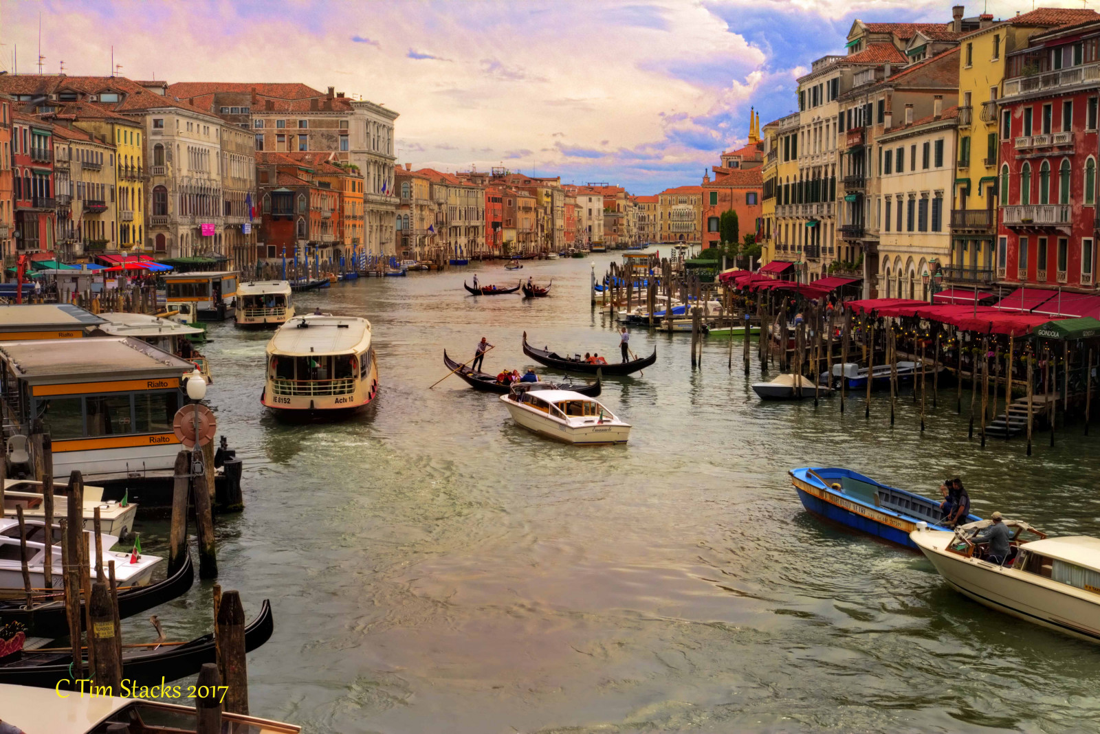 loď, moře, panoráma města, Itálie, Benátky, vozidlo, večer, řeka, přístav, město, kanál, gondoly, cestovat, přístav, kanál, vodní, landform, tělo z vody, grandcanal, fromtherialtobridge, Vodní autobusy, watertaxis