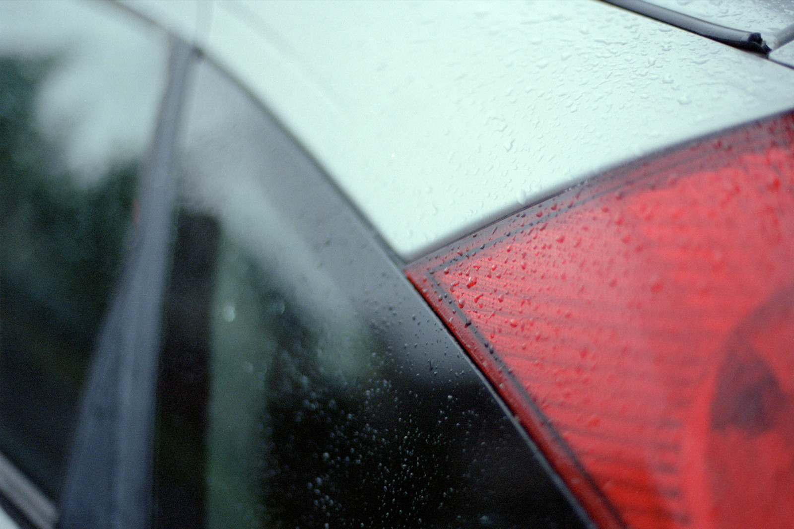 lys, vindue, bil, rød, køretøj, regn, vej, kamera, glas, hætte, Tone, trekant, grå, Canon, geometri, våd, korn, figurer, bokeh, hjul, Ford, Seattle, grå, Pendler, Kodak, familie, Nord, toner, vinkel, 2007, Fokus, lys, vest, iso, 50mm, ny, washington, hjul, lille, form, hjem, 3, film, rejse, 400, eos, 14, Portra, forrude, nord Vest, fife, bildesign, automotive exterior, motor køretøj, transportform, Tacoma, trekanter, Brugt, auto del, hatchback, luge, automotive vindue del, bilindustrien belysning, vehicle door