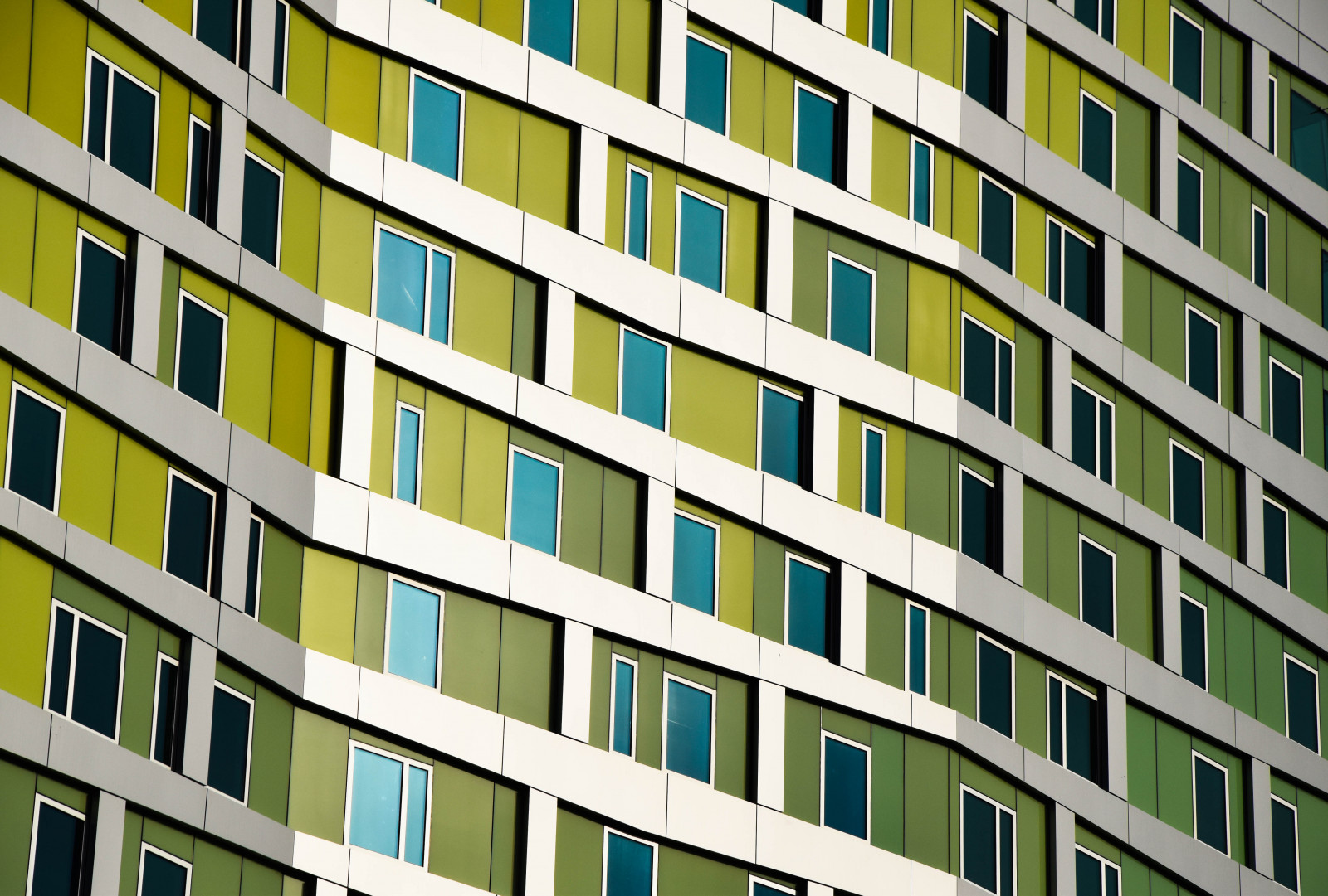 světla, okno, město, architektura, budova, symetrie, mrakodrap, Švédsko, Evropa, metropole, barva, odrazy, sk ne, Malmo, tvar, design, čára, hyllie, kondominium, fasáda, urban area, sousedství, obytný prostor, panelový dům, Žaluzie okna