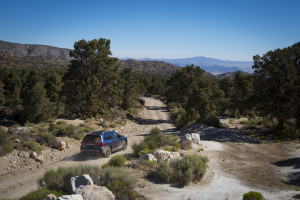 デスクトップ壁紙 女性 砂 道路 観光 中東 谷 アサルトライフル 歩く 休暇 旅行 冒険 地質学 山岳地形 ツアー ワディ 登山 1400x770 Defalt デスクトップ壁紙 Wallhere