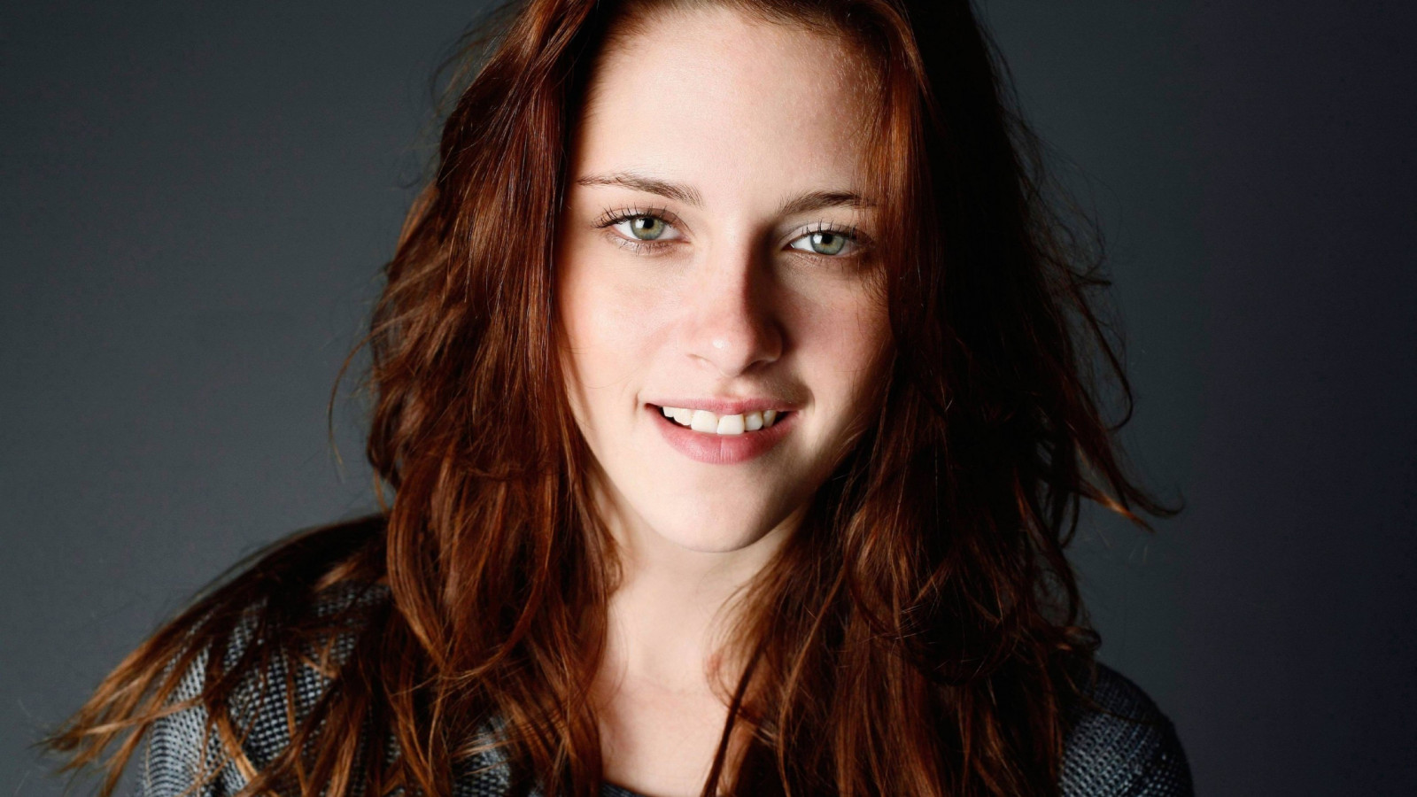 tvář, model, portrét, dlouhé vlasy, fotografování, osobnost, zpěvák, Kristen Stewart, móda, vlasy, nos, Osoba, kůže, hlava, supermodelka, dívka, krása, usměj se, oko, žena, dáma, účes, portrétní fotografie, focení, hnědé vlasy, mimika, zblízka